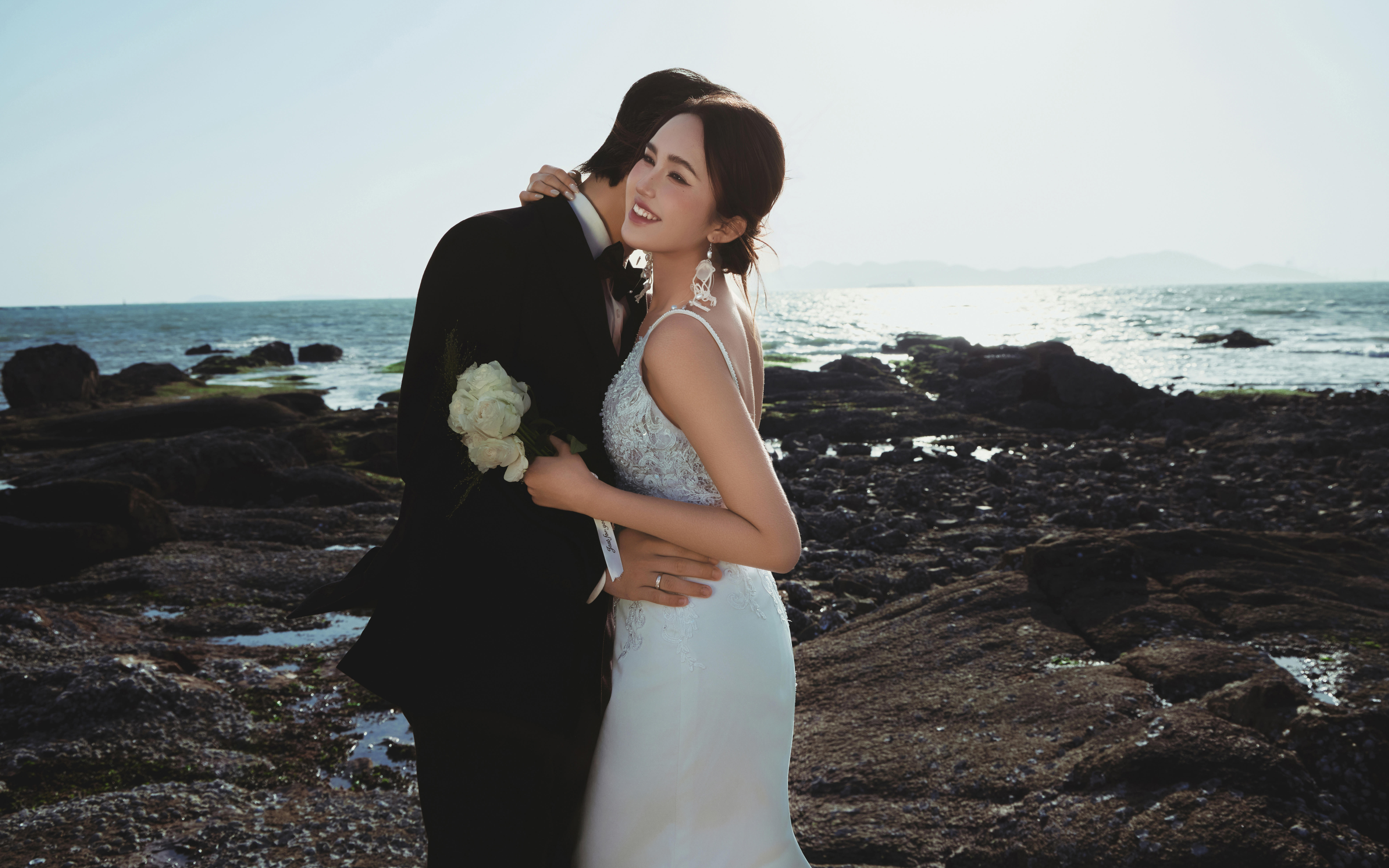 電影感礁石婚紗照