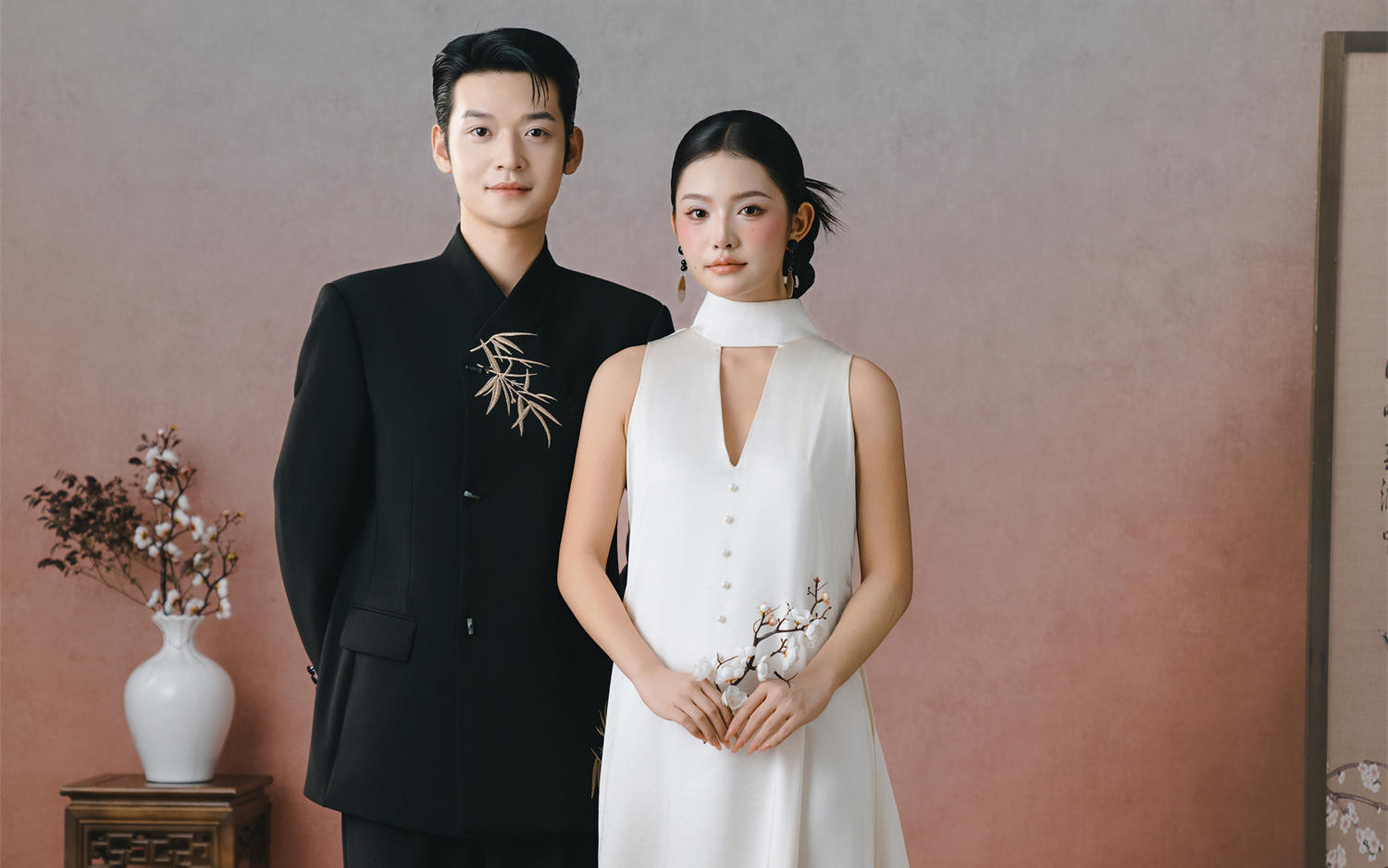 太吸睛啦??一眼萬年的清冷感新中式婚紗照~