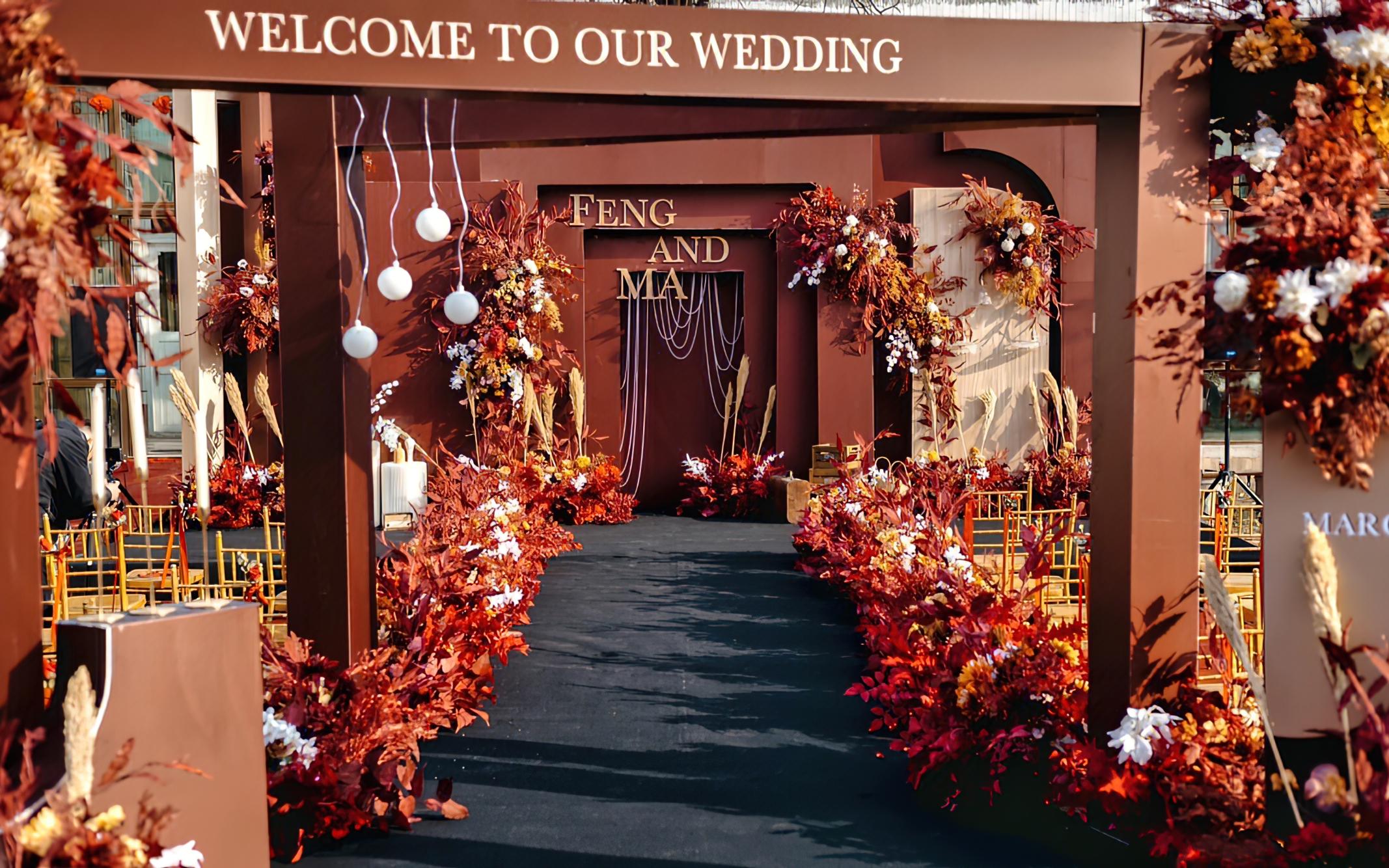 紅韻躍動(dòng)戶外空間