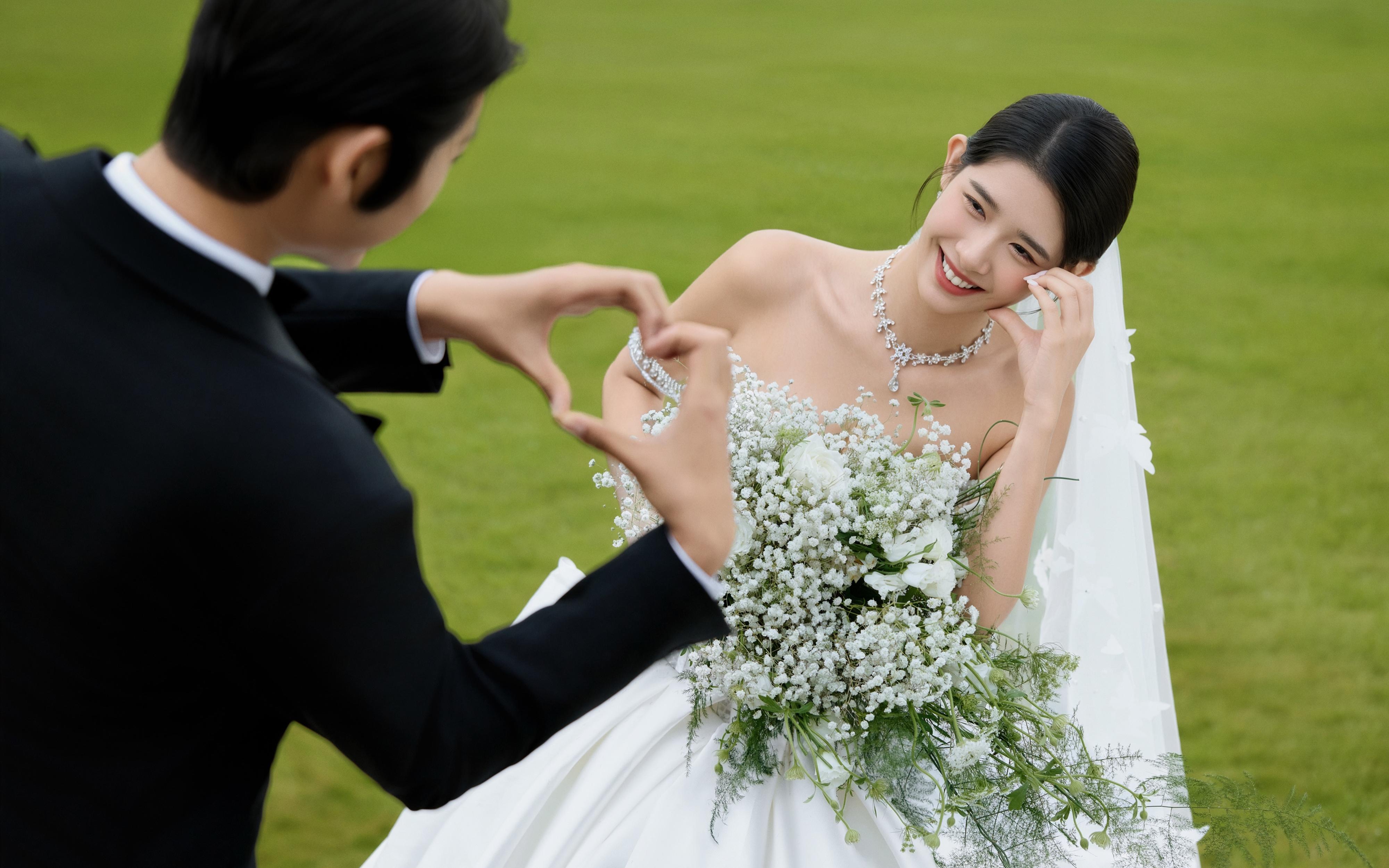 永遠年輕，永不過時的婚紗照系列～草坪婚紗照