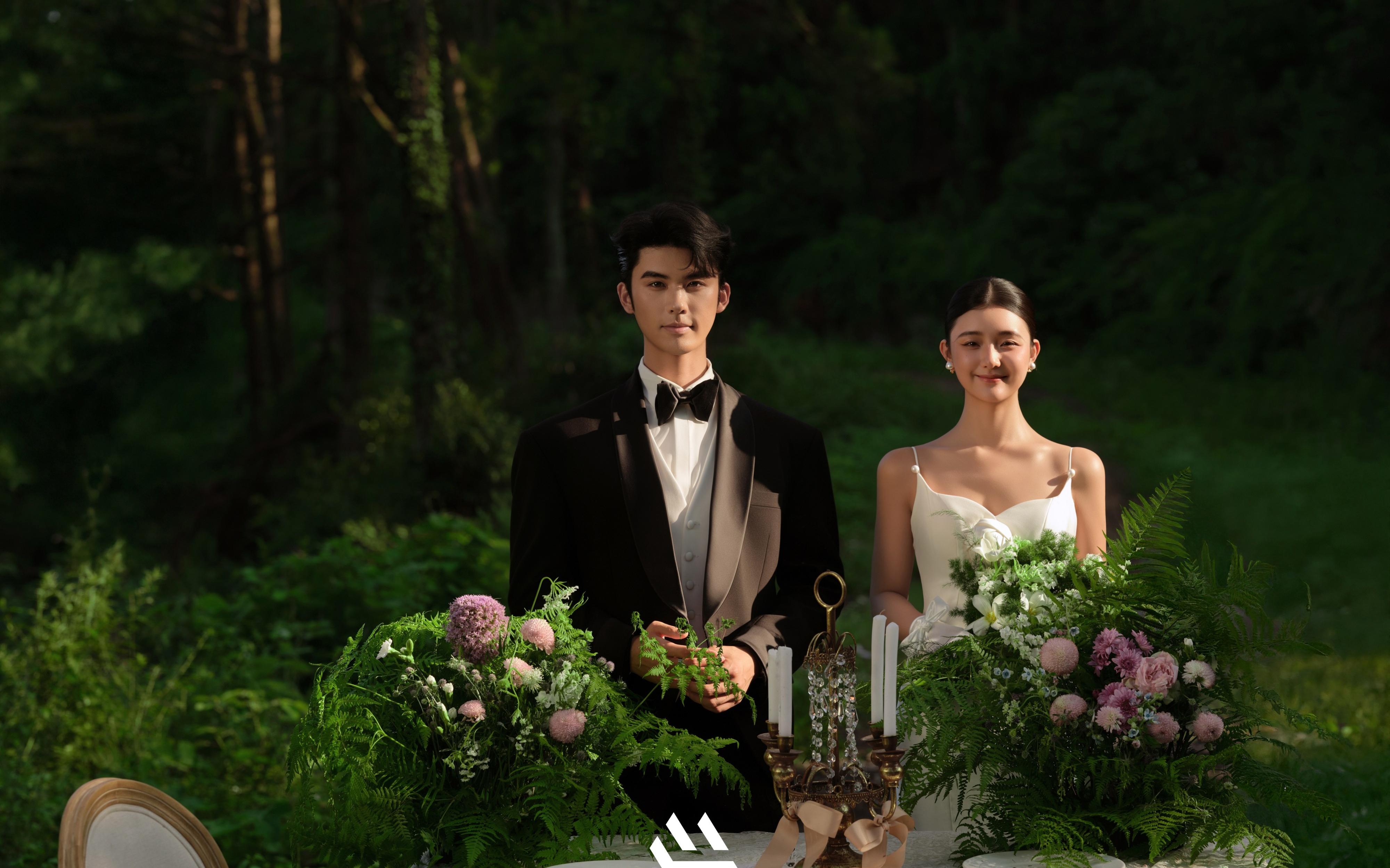 生命力➕氛围感‼️超绝ins风草坪婚纱照