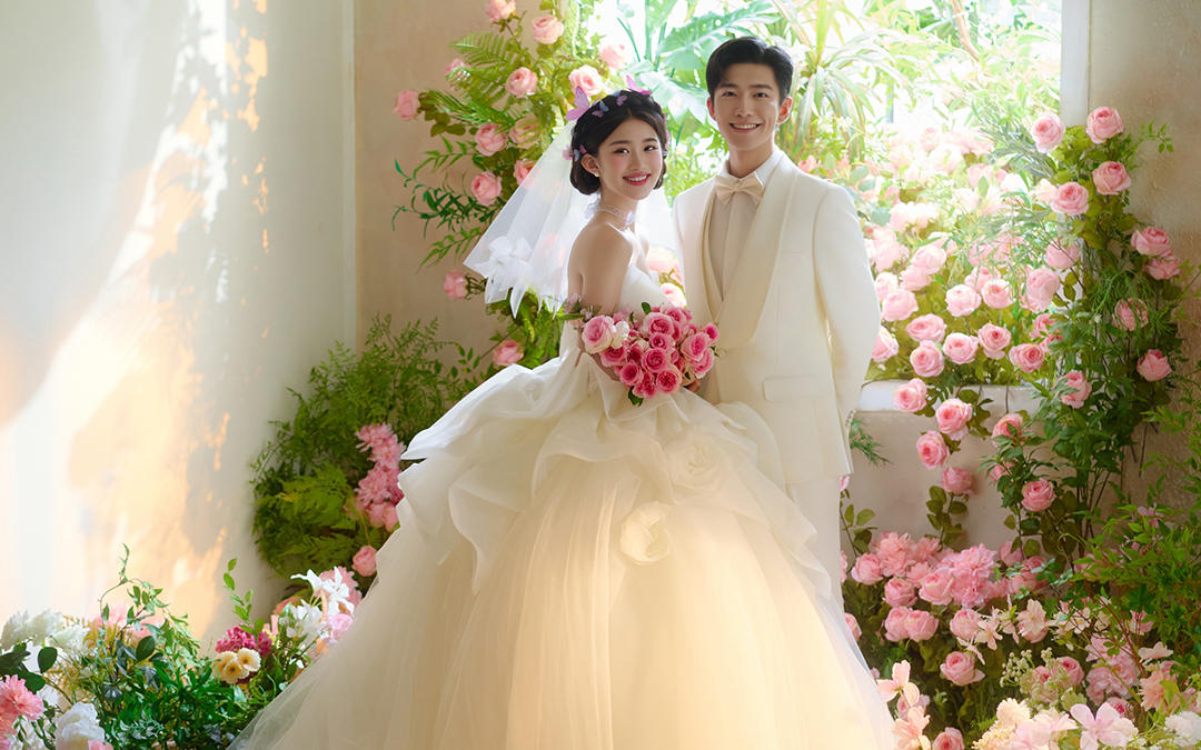 【西北龙摄影】明媚少女感花房婚纱照