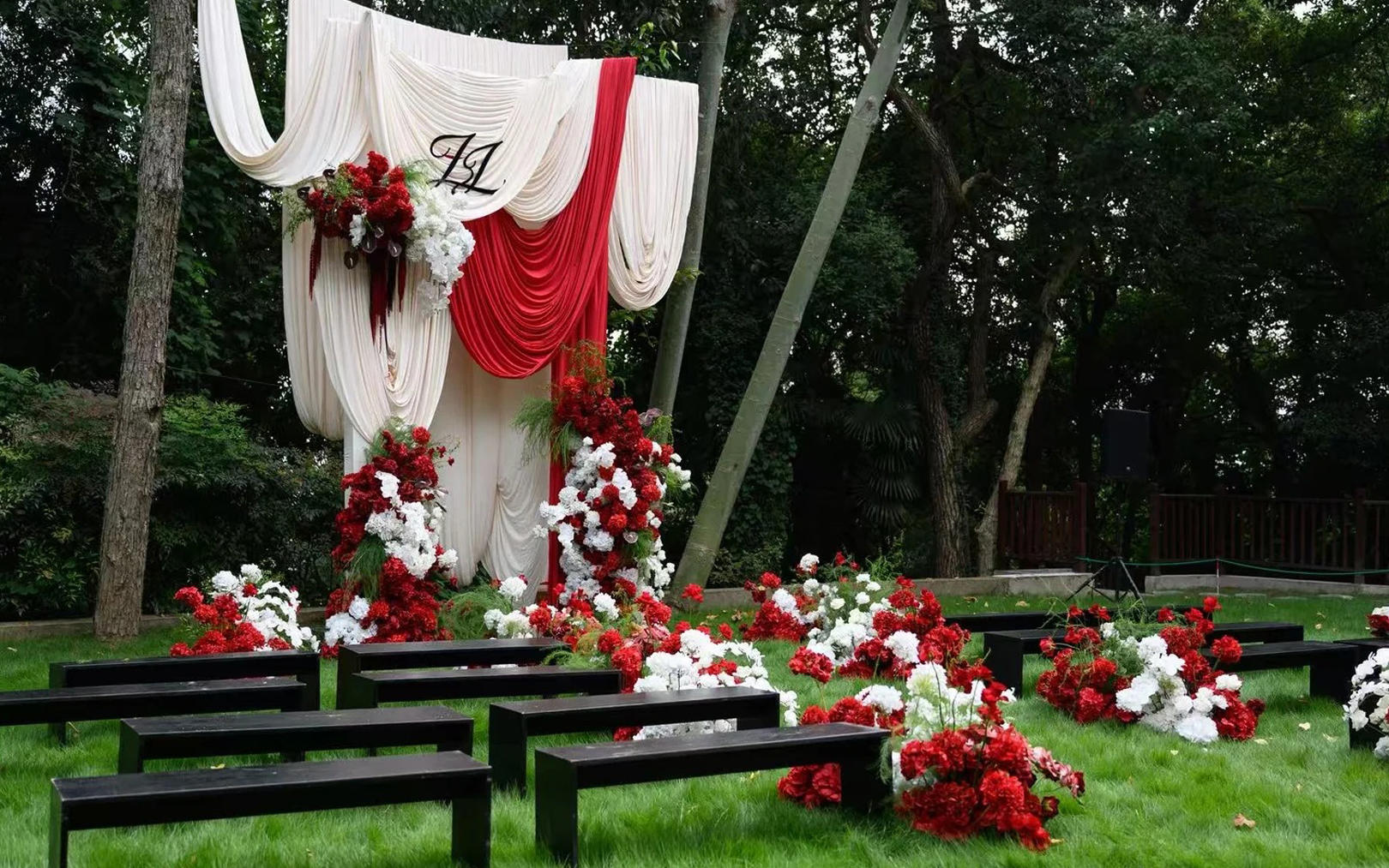 小預(yù)算戶外草坪婚禮