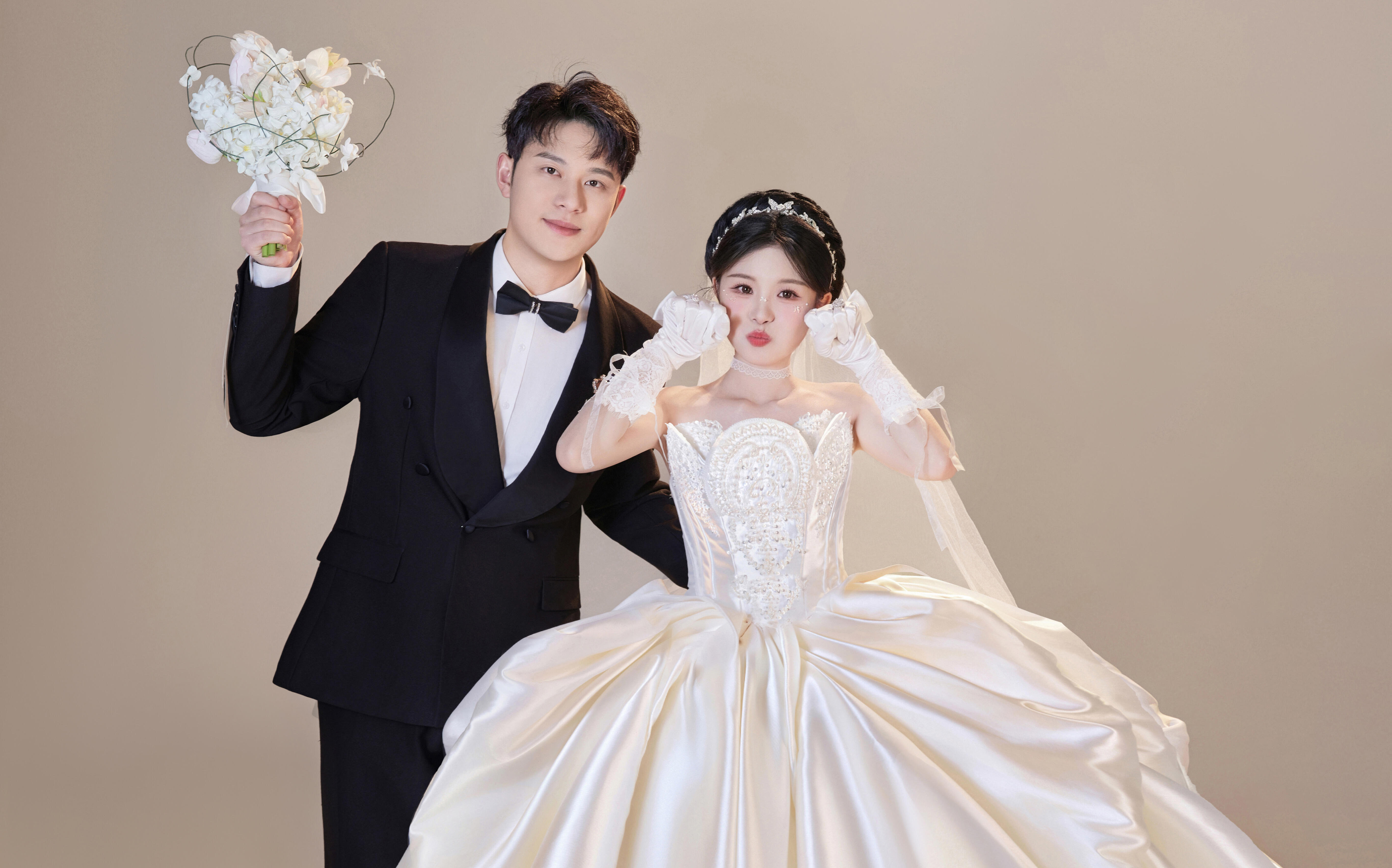 主紗別再拍那些網(wǎng)紅風(fēng)！極簡婚紗照才最耐看