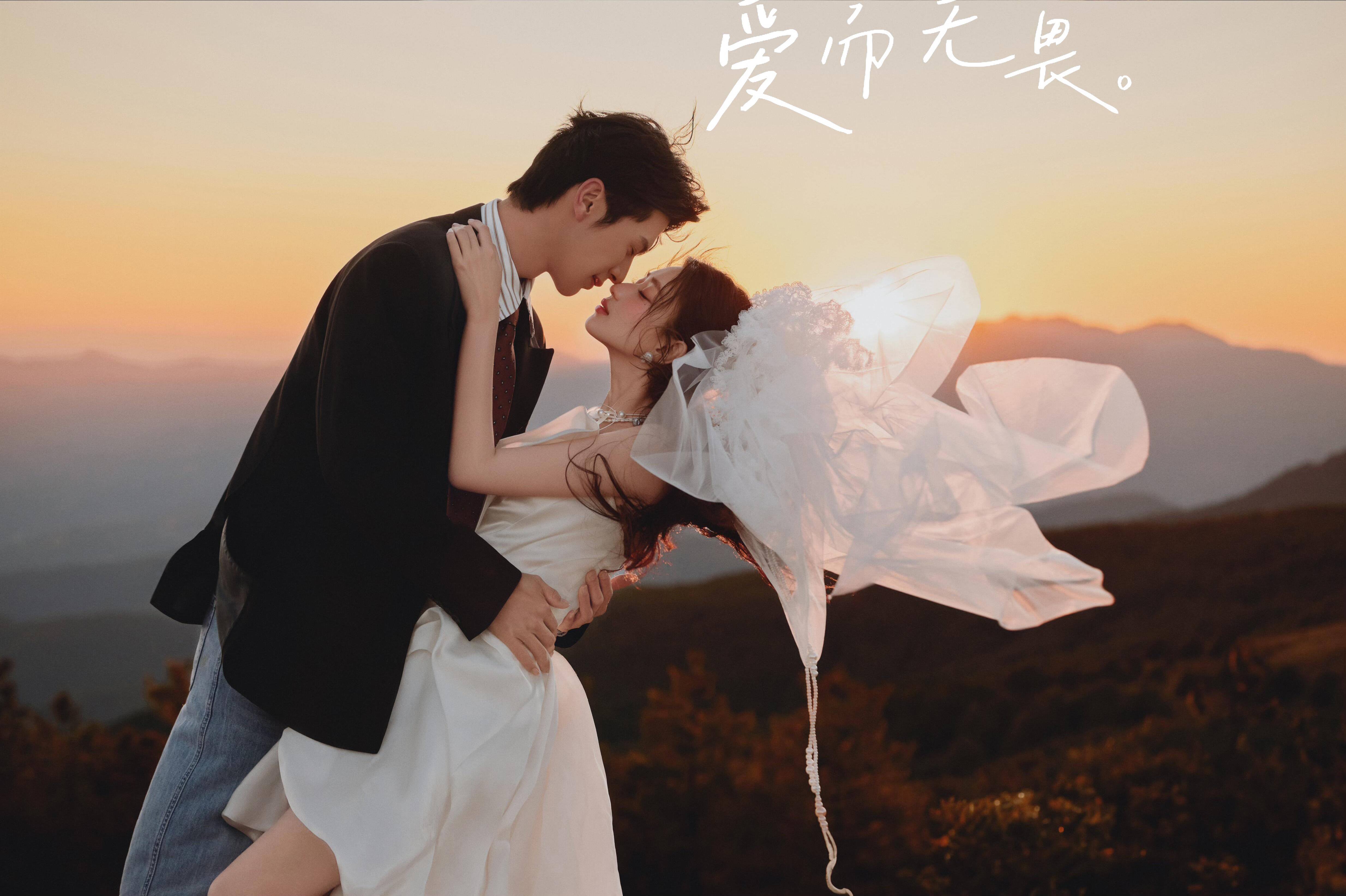 生命力爆棚的山顶日落婚照🌄自带自由氛围感