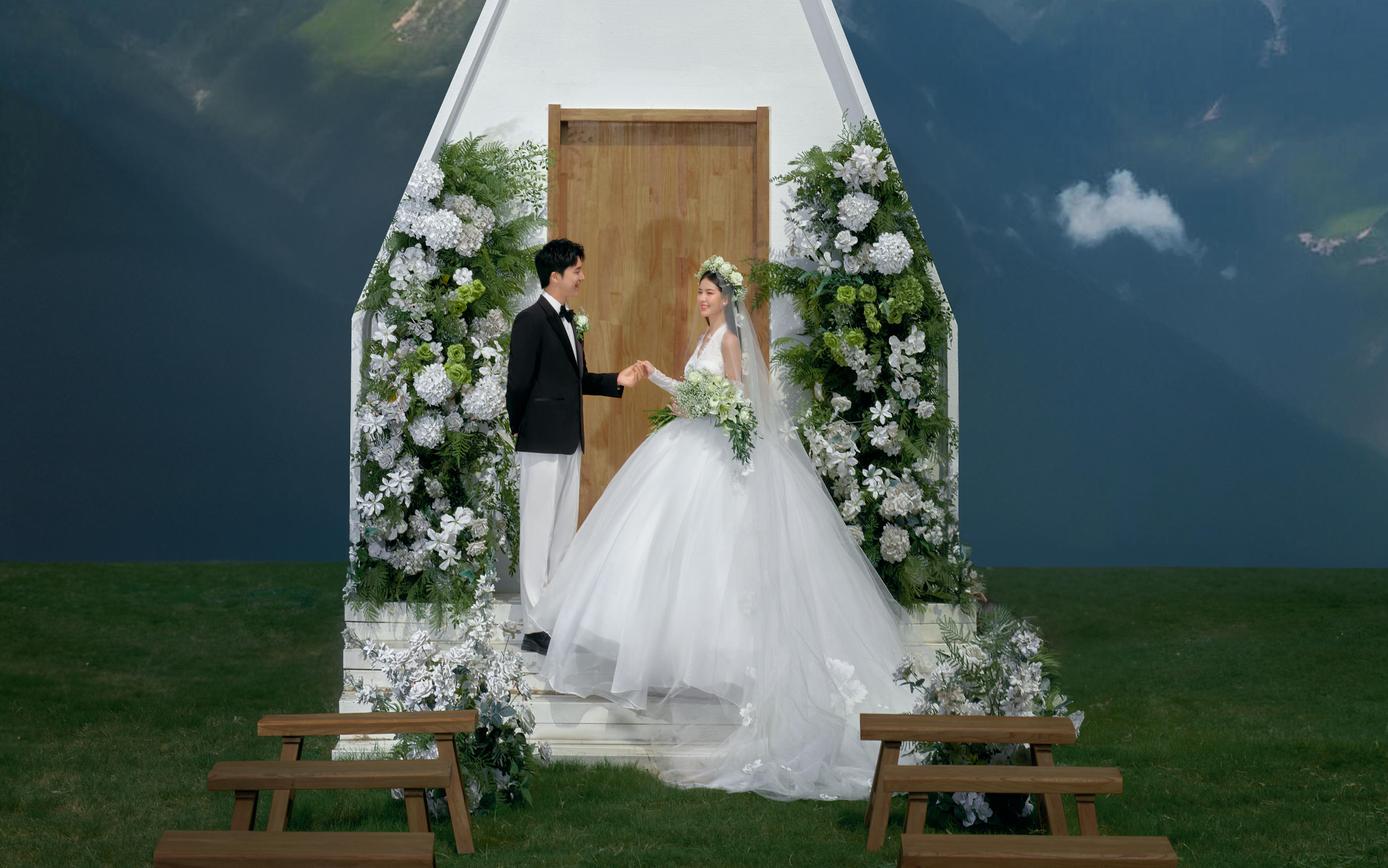 草坪目的地婚禮婚紗照??把浪漫刻進山野云海