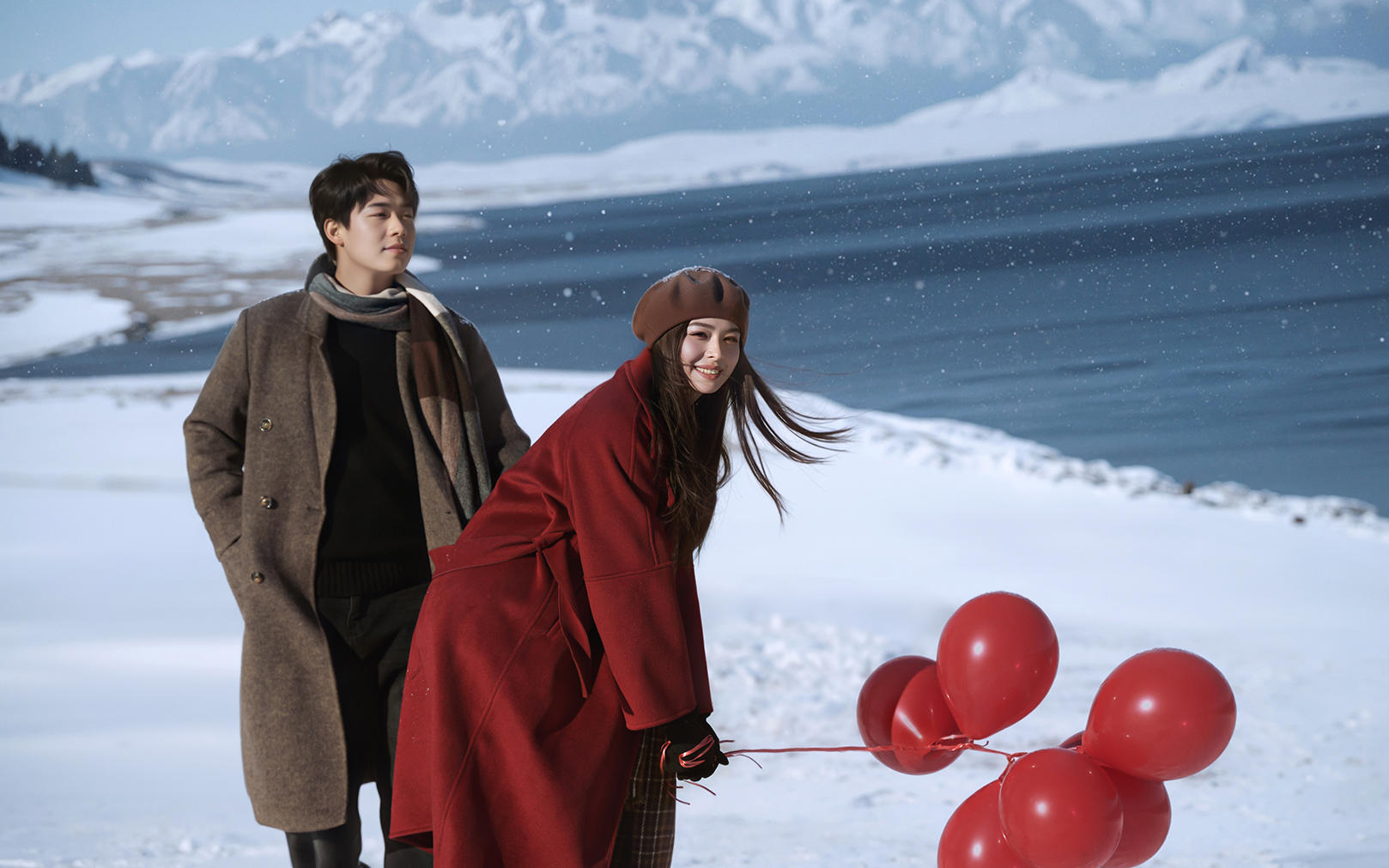 赛里木湖婚照｜雪湖红裙的新疆浪漫