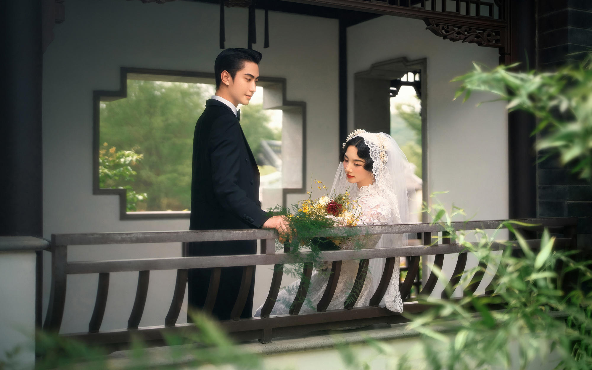 一秒墜入民國舊夢?? 園林婚紗照韻味直接拉滿??