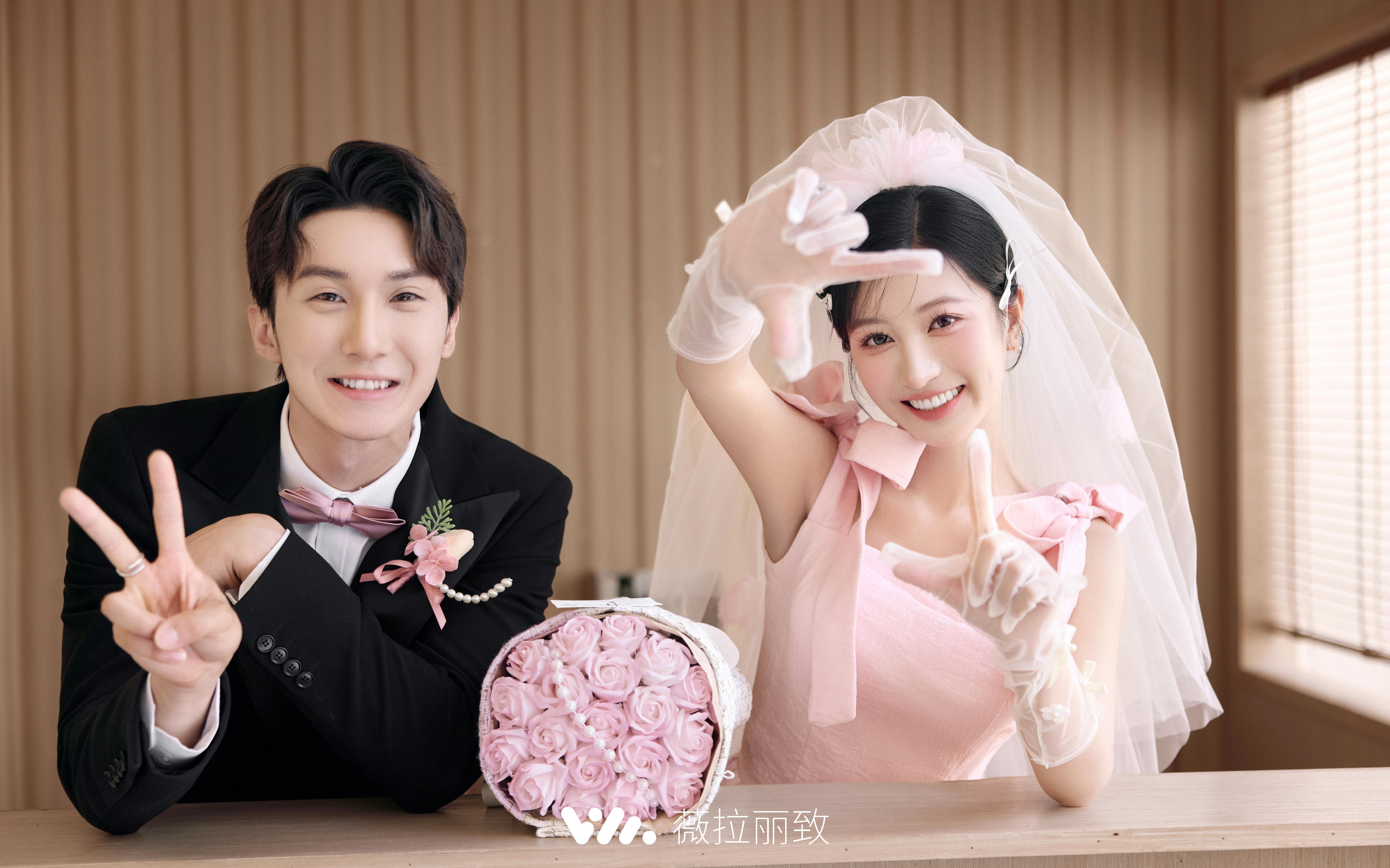 少女心爆棚💓在逃公主粉纱街拍婚纱照美哭