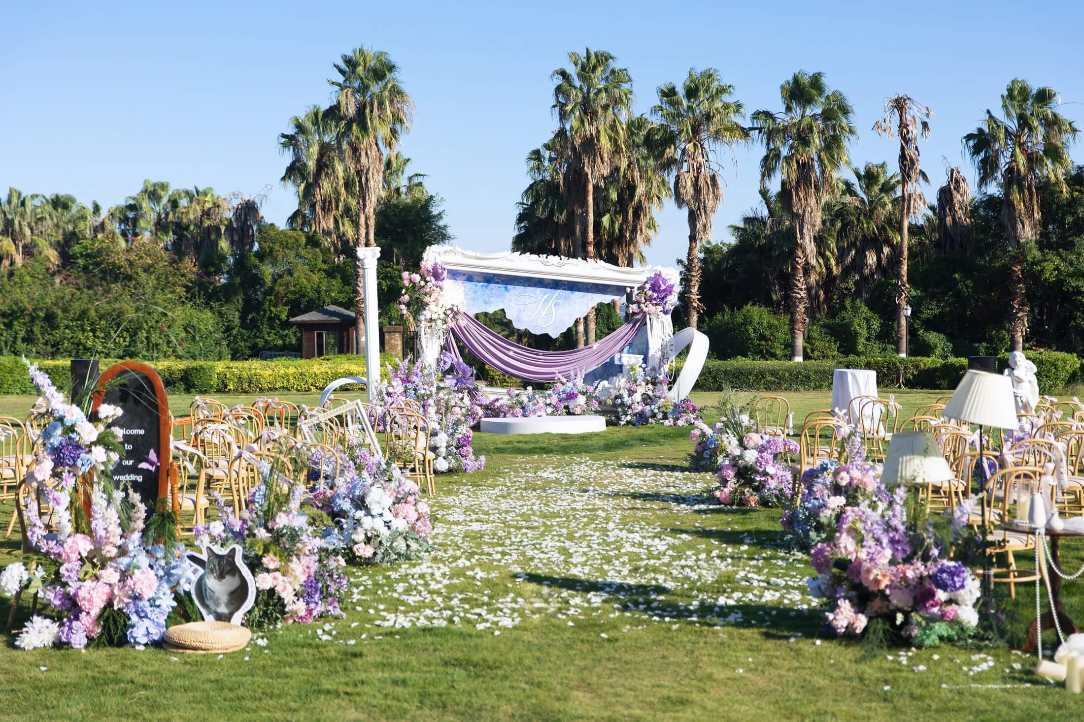 紫色莫奈花園戶外草坪婚禮