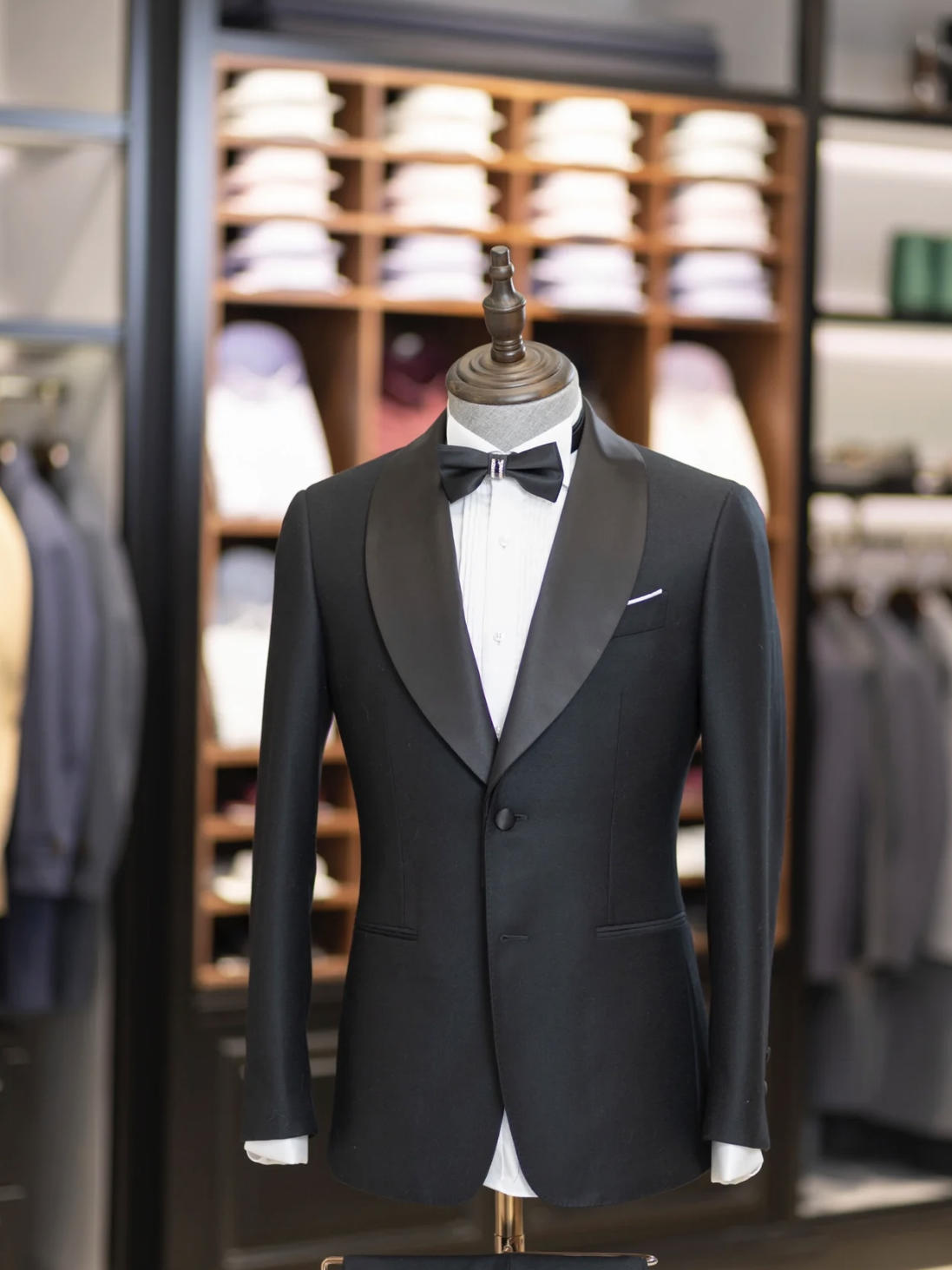 青果领量身定制西服