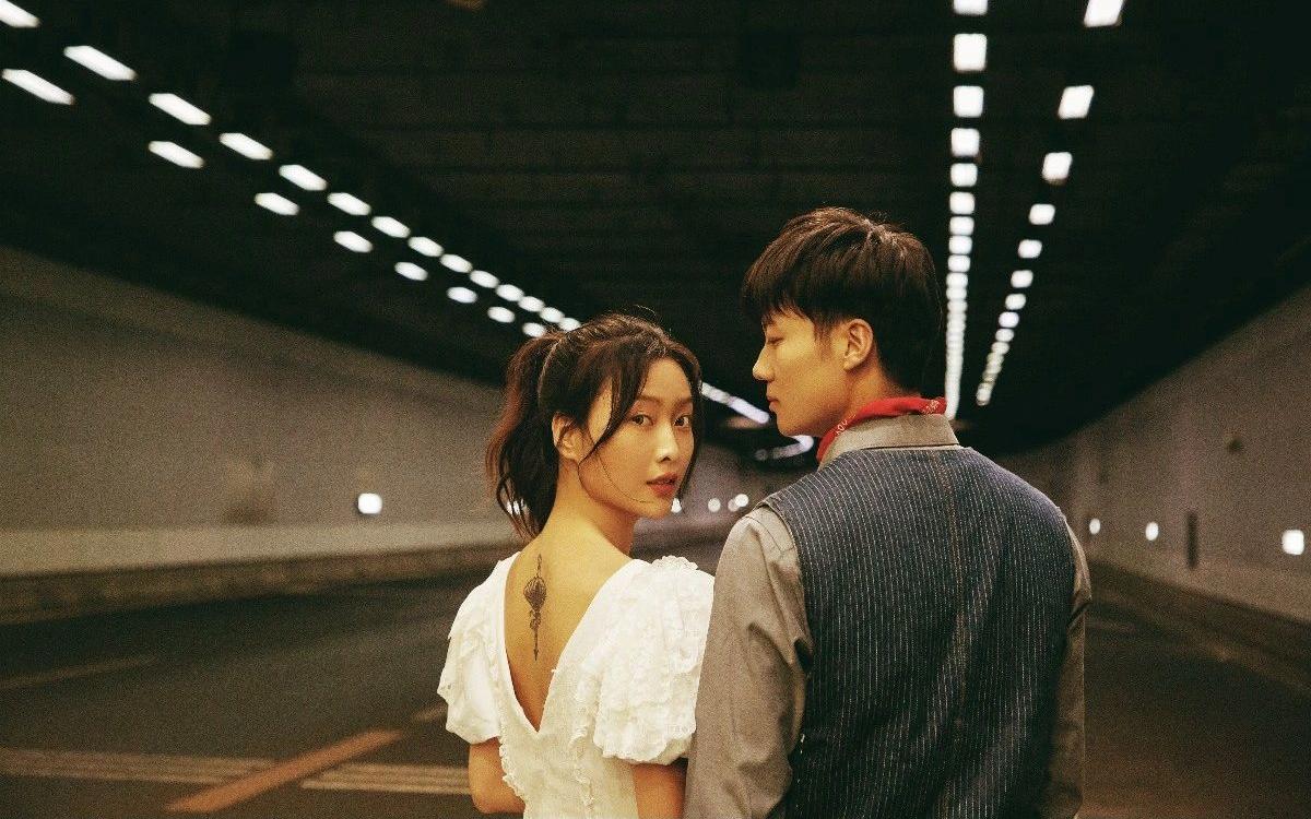 復(fù)刻《重慶森林》｜王家衛(wèi)式電影感隧道婚紗照超心動