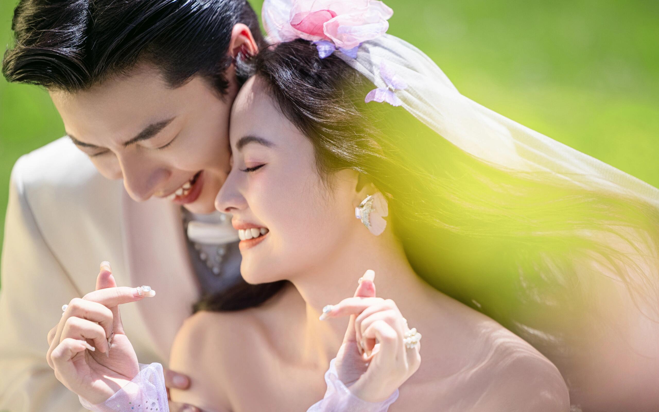 #女王纪-马卡龙色系草坪婚纱照