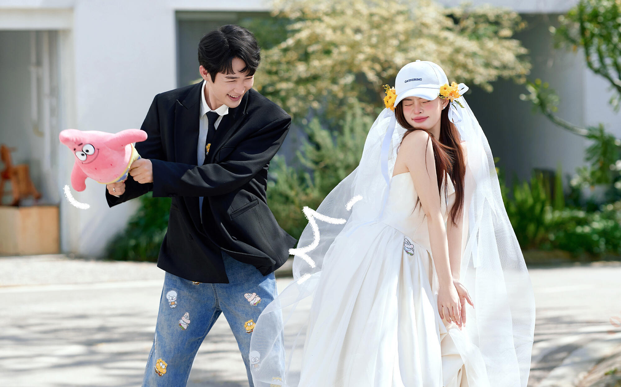 甜酷满分的街拍婚纱照