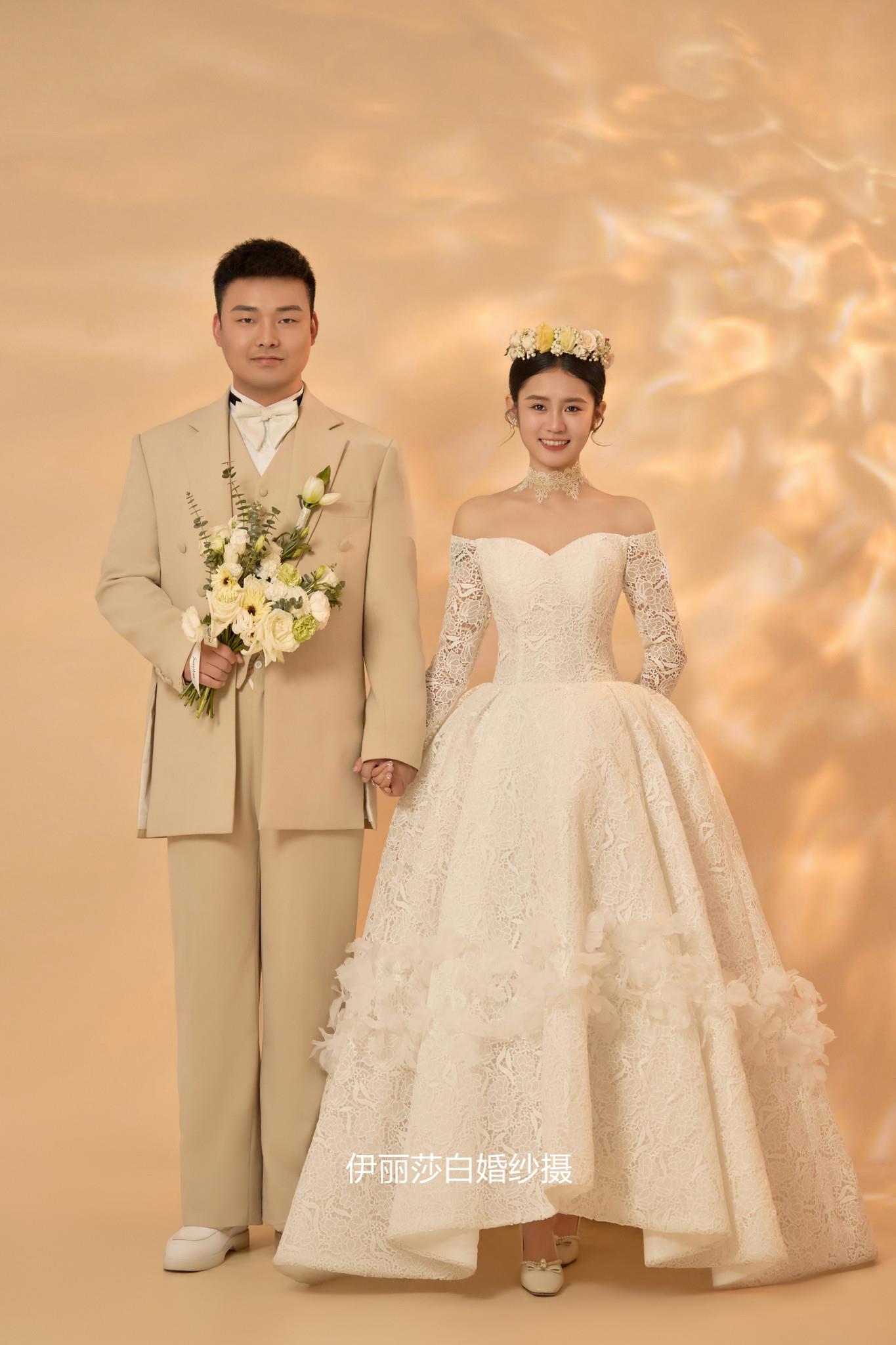 拍婚紗照3888套餐有跟妝+秀和+禮服 4699