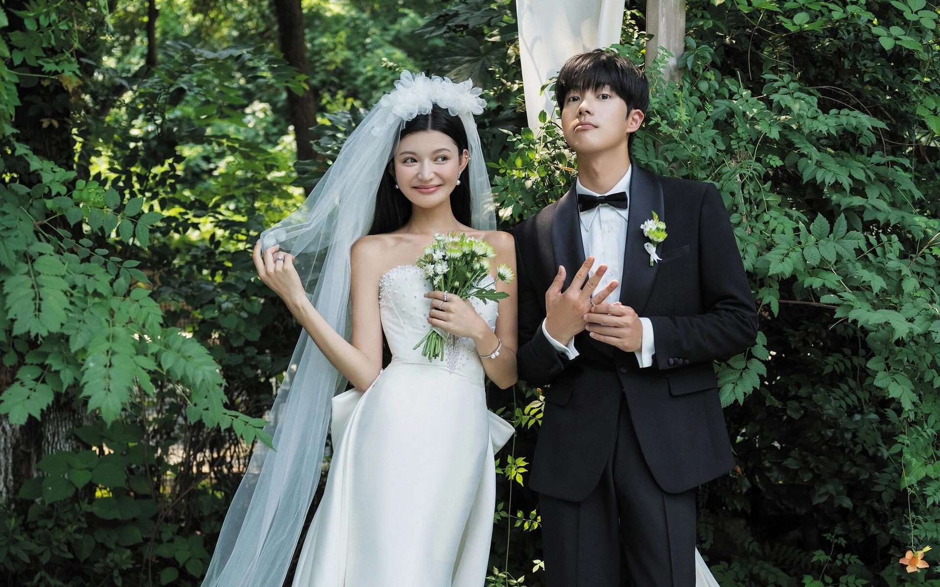怎能錯(cuò)過(guò)！草坪森系婚紗照的年輕感！