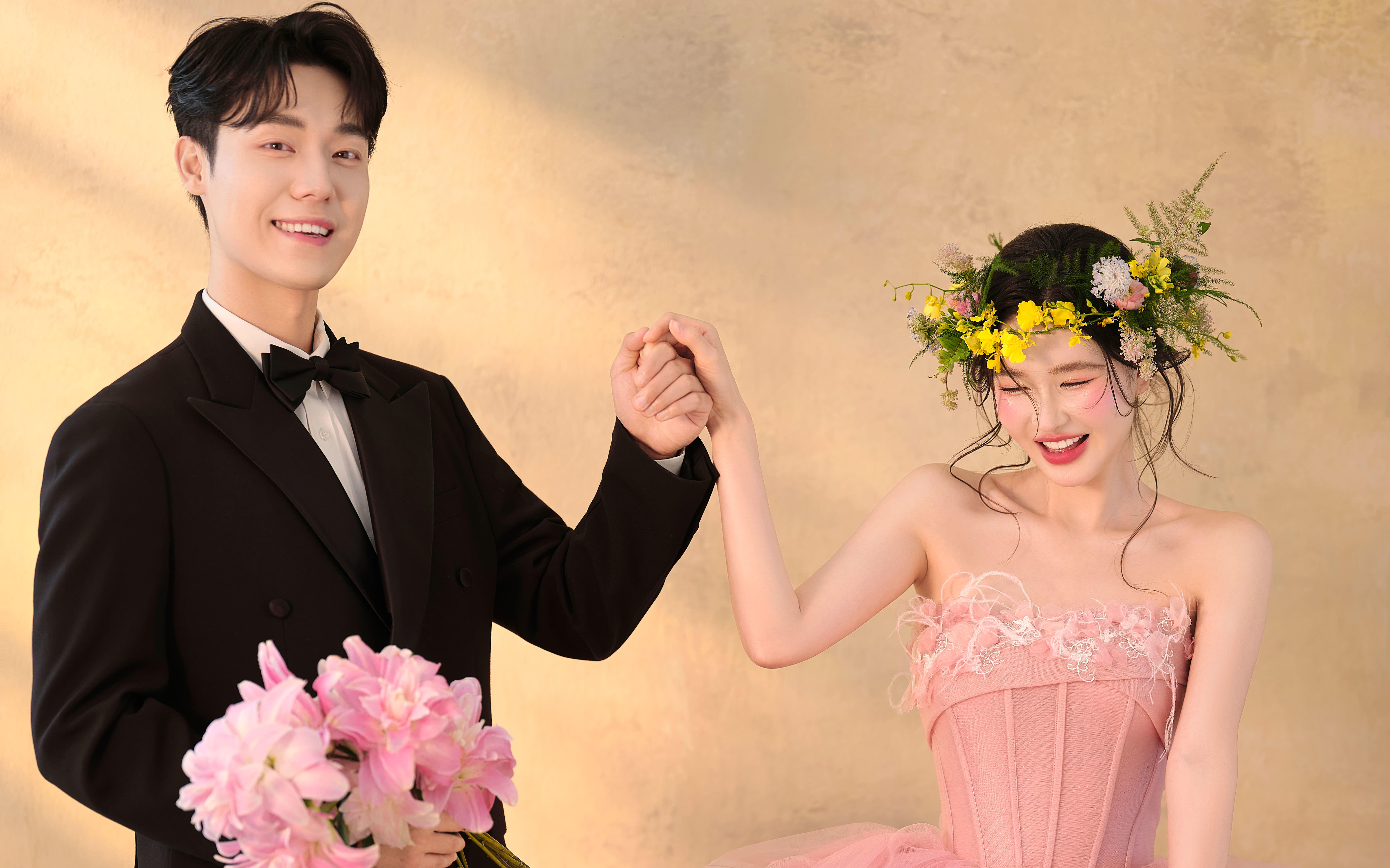 粉色復(fù)古色調(diào)婚紗照，浪漫的么有一點(diǎn)痕跡