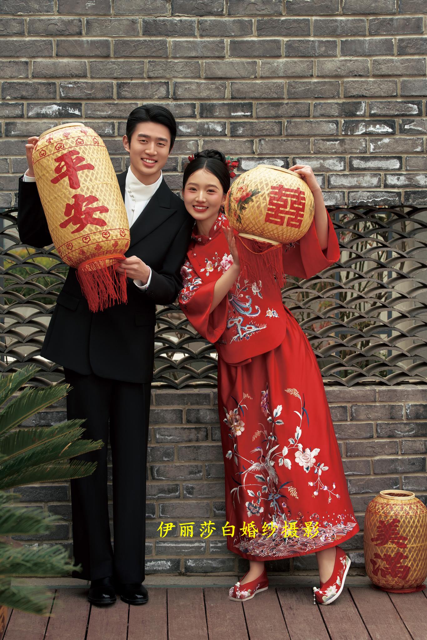 拍婚纱照3888套餐有跟妆+秀和+礼服 4699