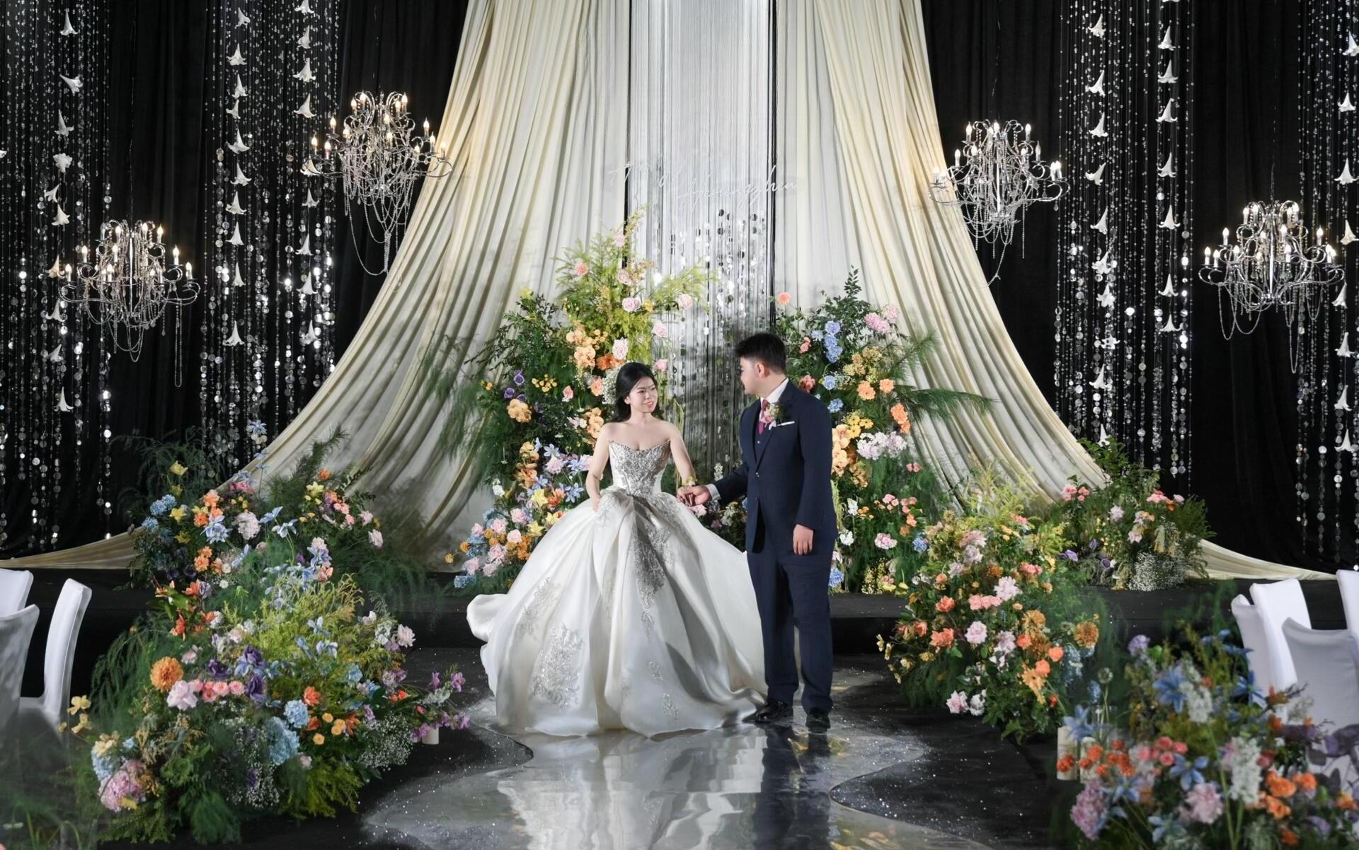 《花與?！废銠壪挡坚Ｋыn式婚禮