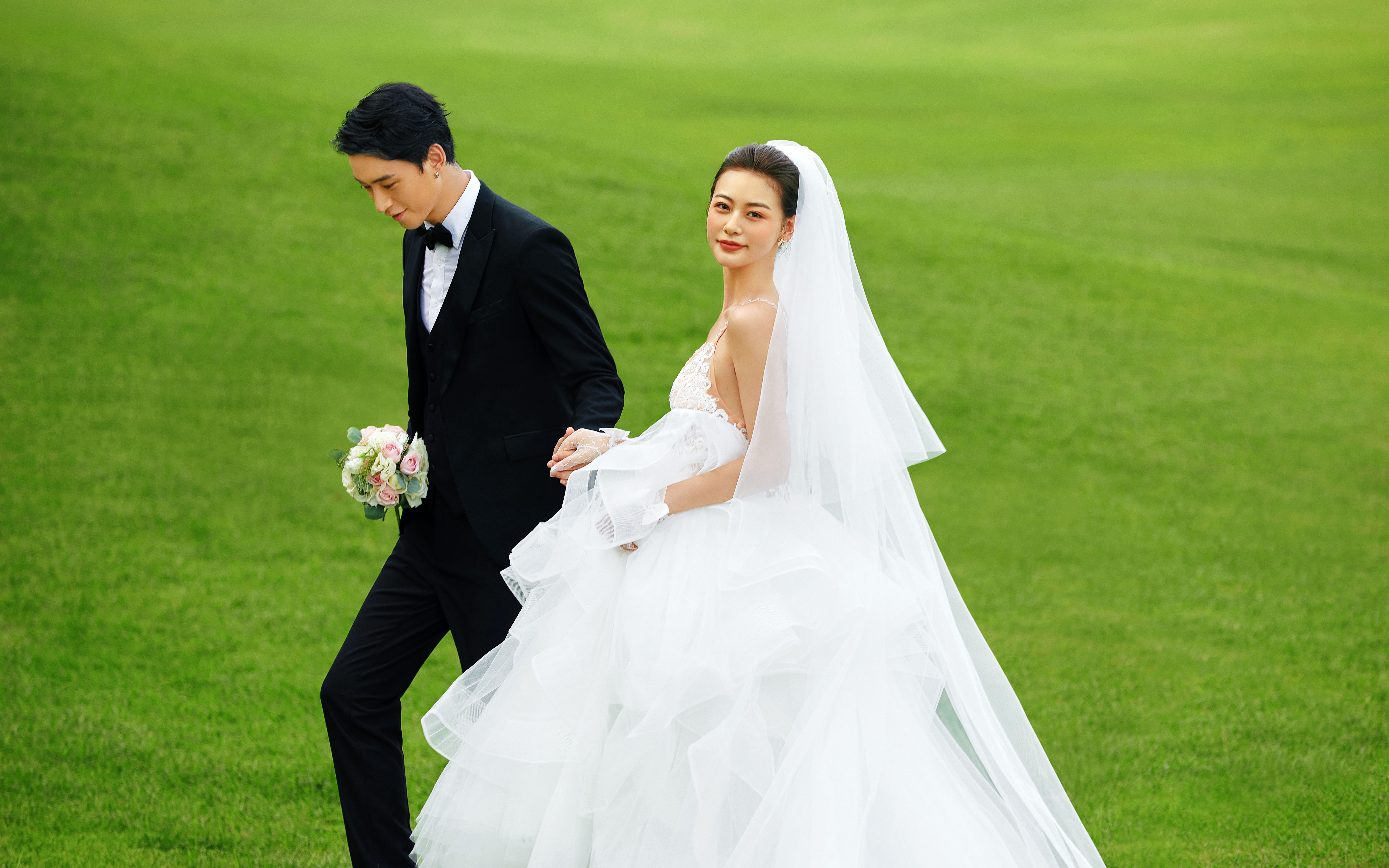 公主请拍!!仪式感清新森系草坪婚纱照！