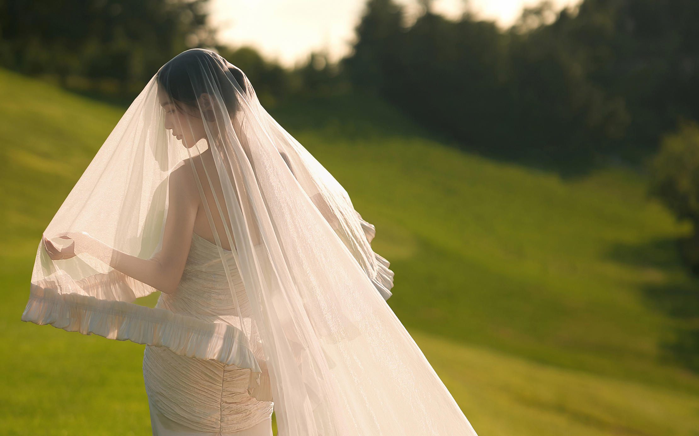  【岚卡映像】氛围感草坪婚纱照