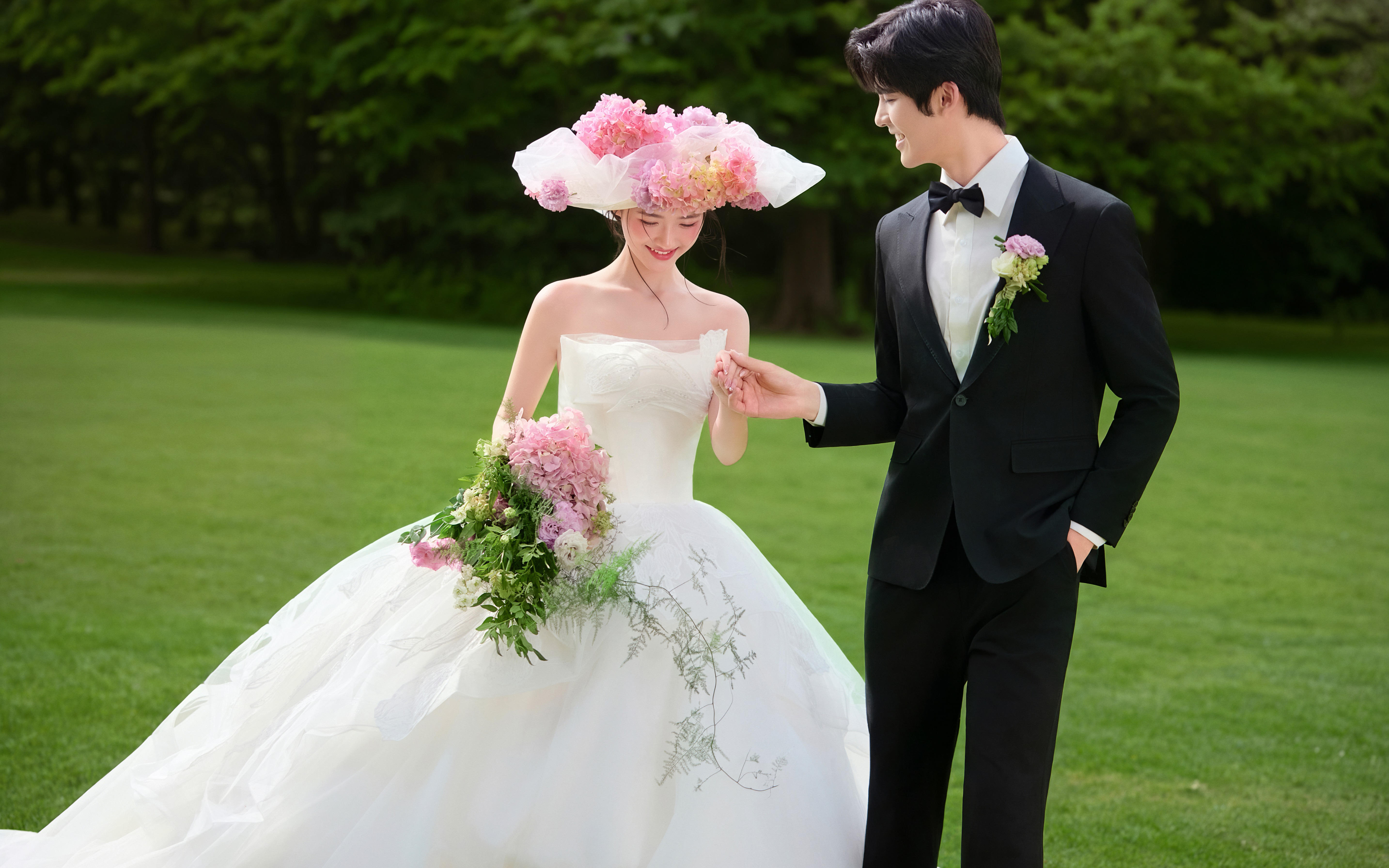 是會反復(fù)心動的草坪婚紗照