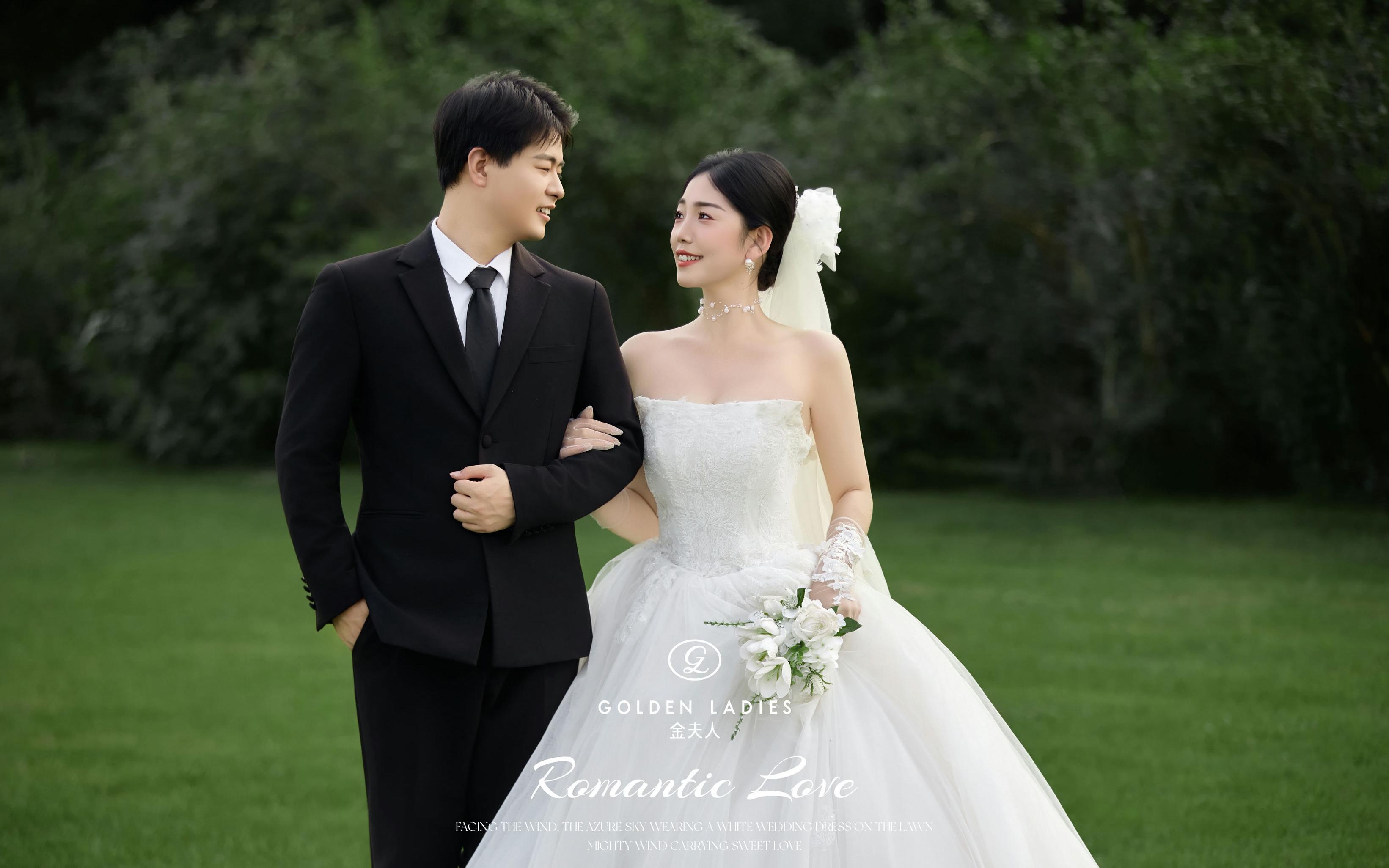 白紗草坪婚紗照??這么會拍你不要命啦??