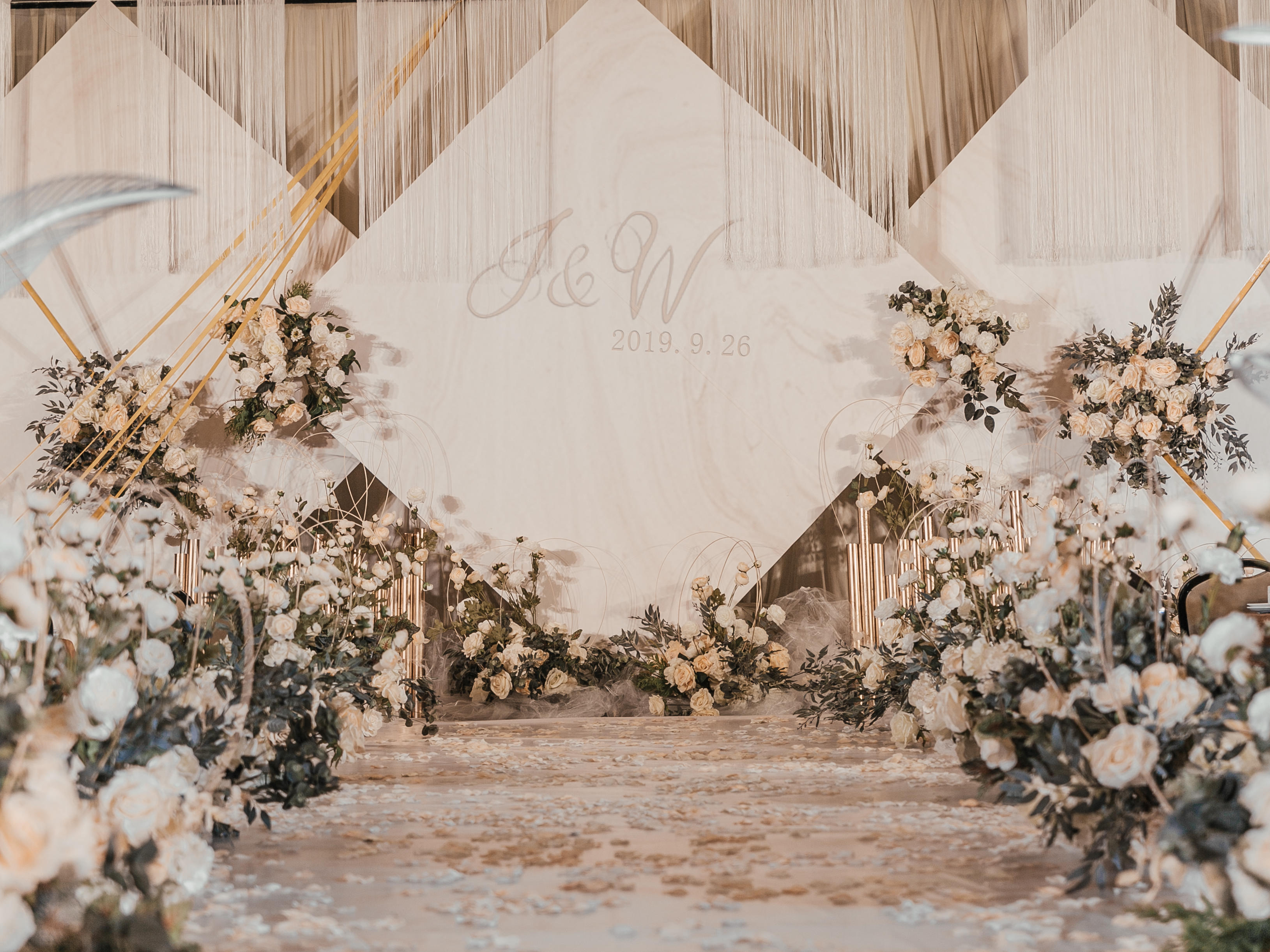 香槟金简约大气场布带四大【适合层高3米25桌宴】