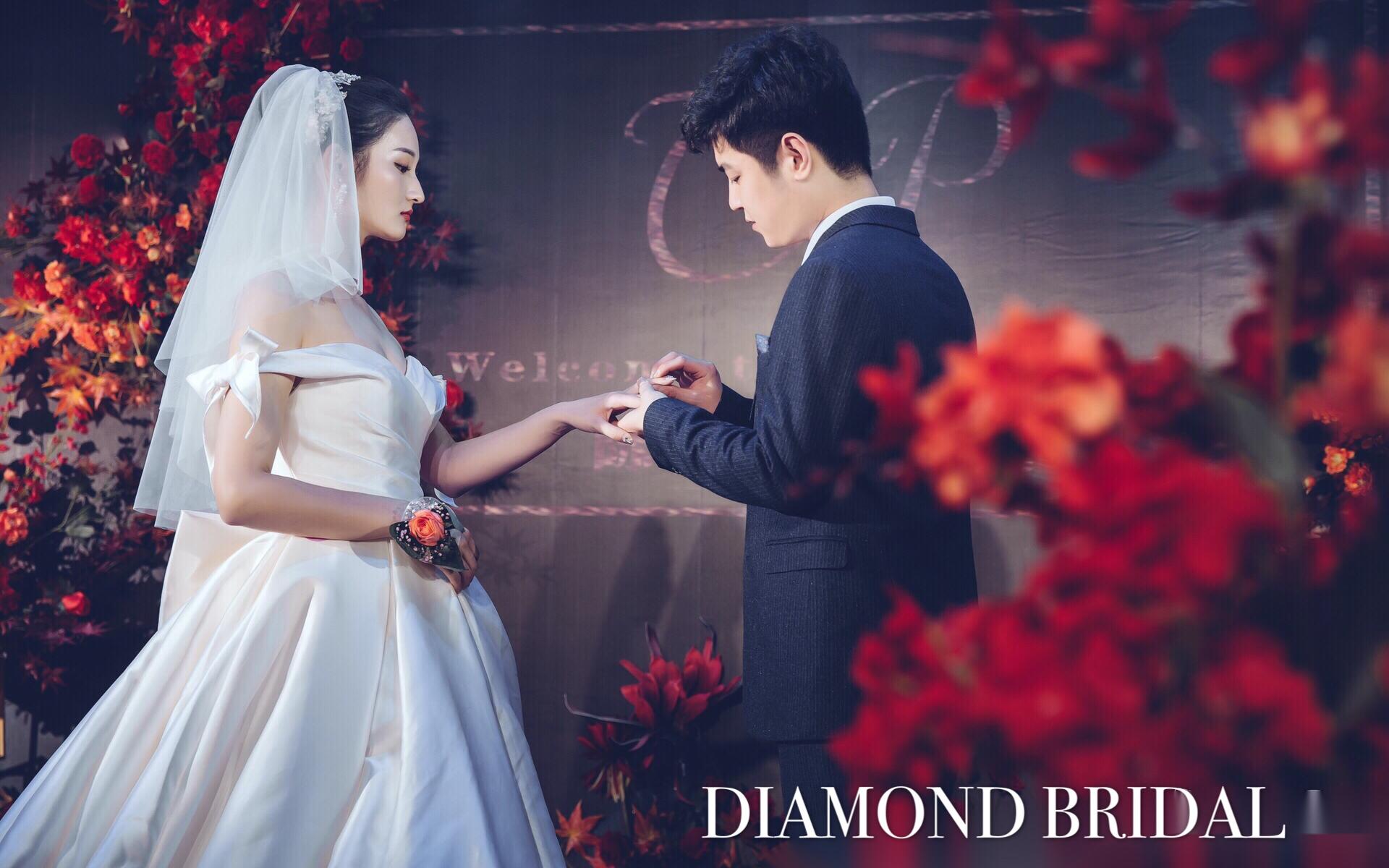 西式婚纱全缎面简约大方时尚新娘