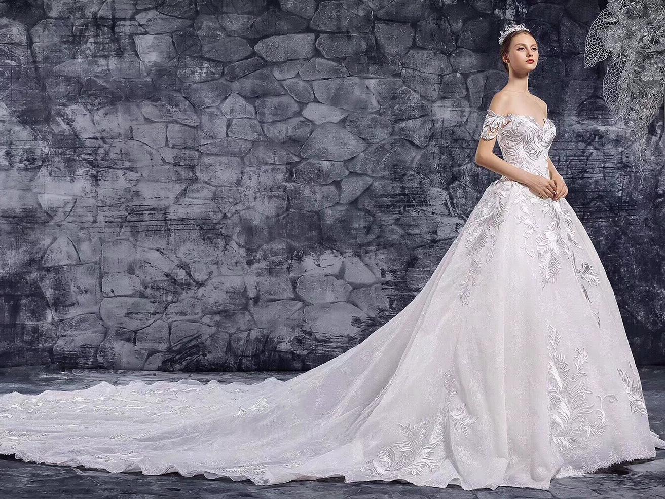 【超值租赁】热推套系 主纱/出门纱+敬酒服+跟妆