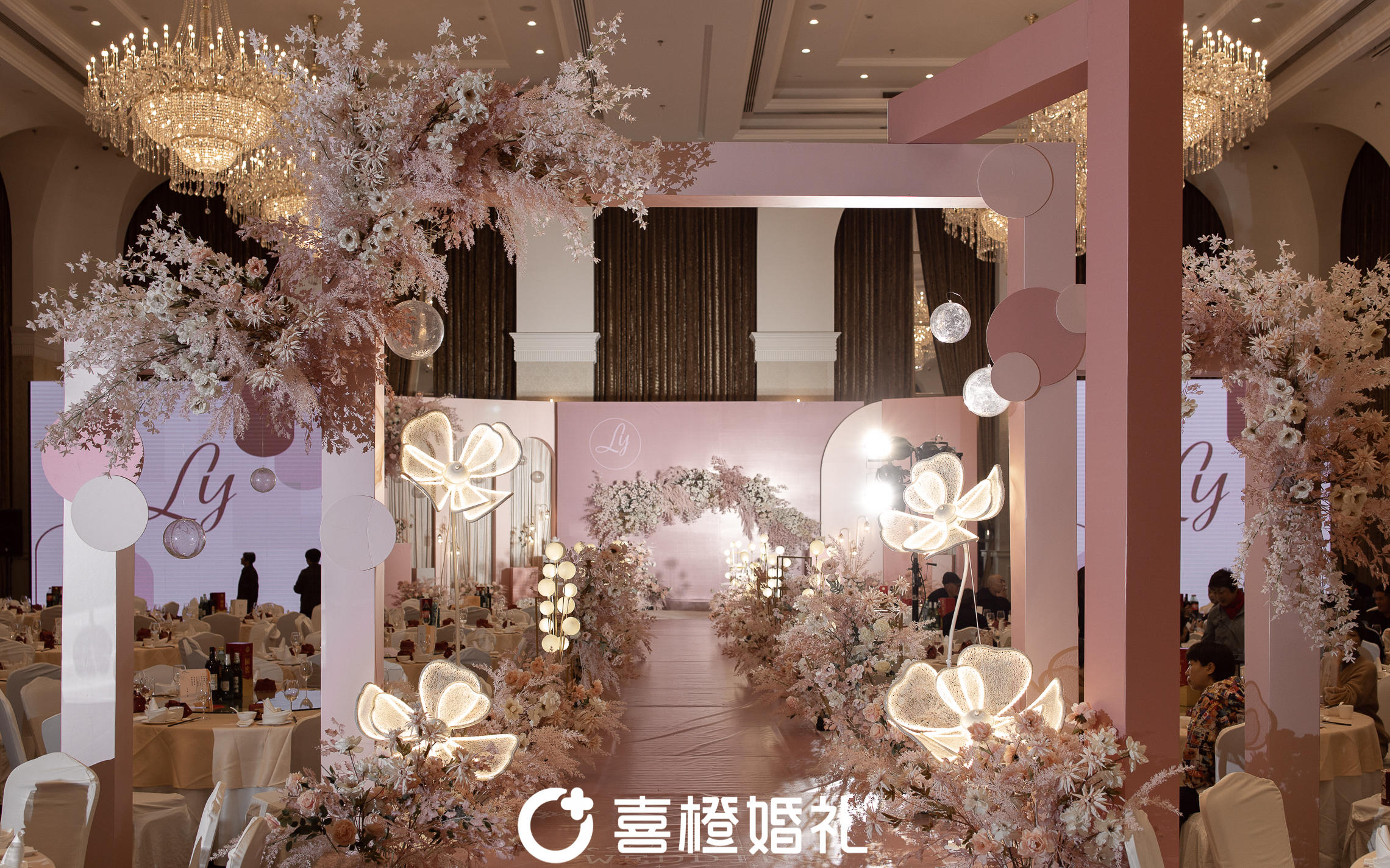 《少女的梦》莫兰迪粉婚礼