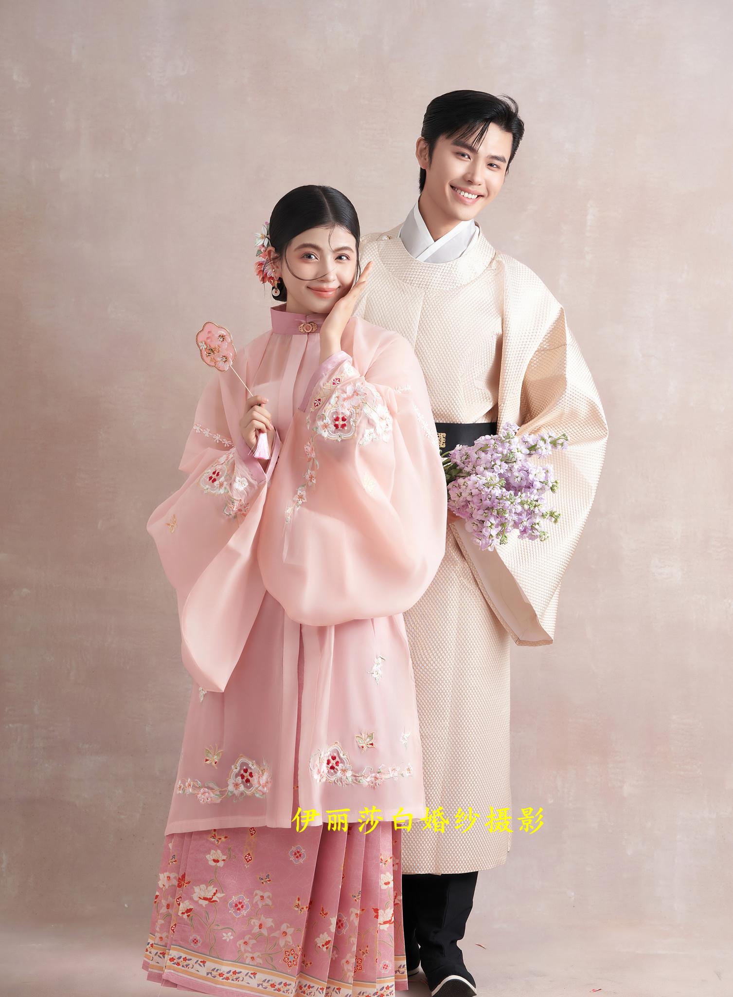 拍婚纱照3888套餐有跟妆+秀和+礼服 4699