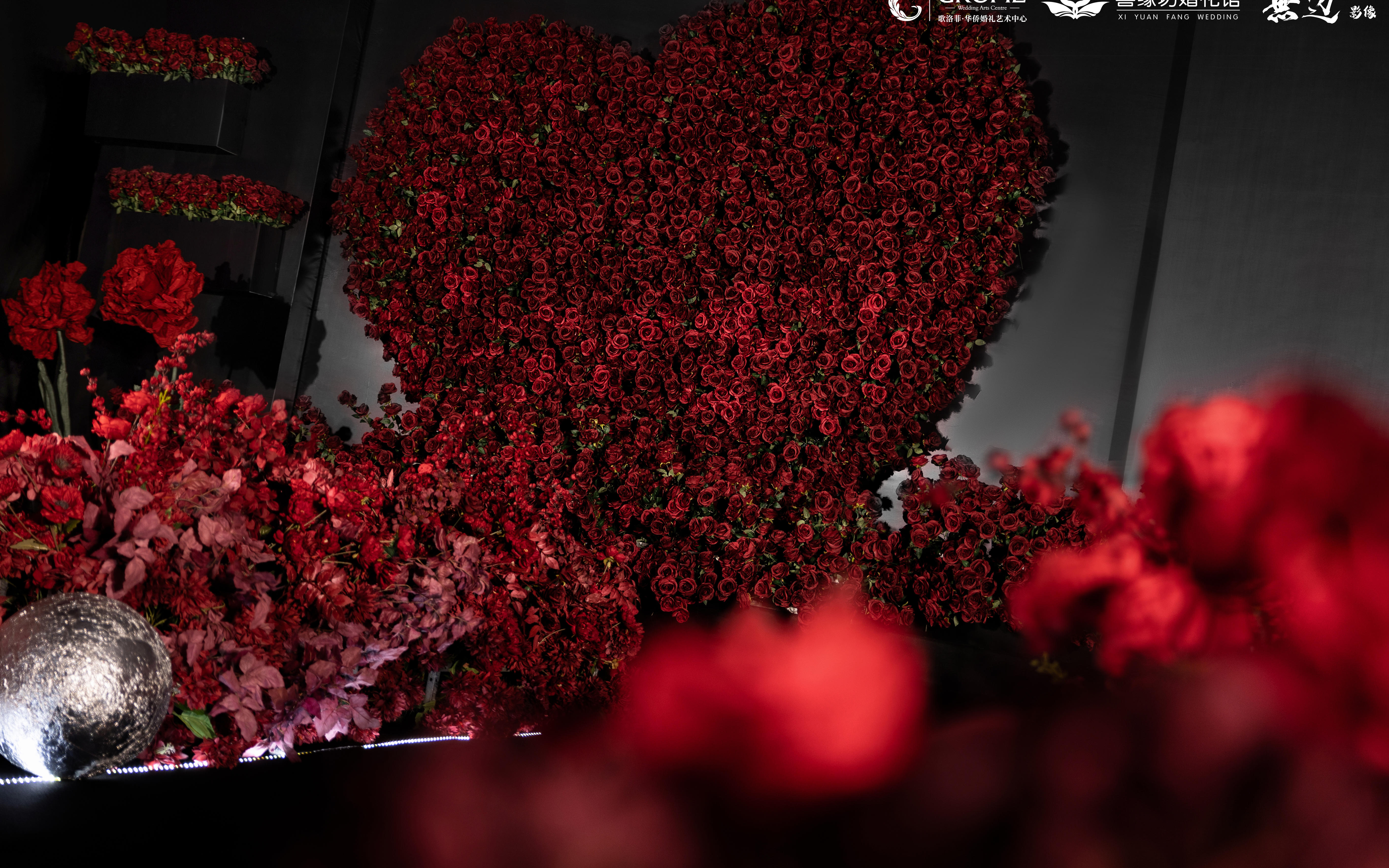 一場玫瑰的黑紅盛宴