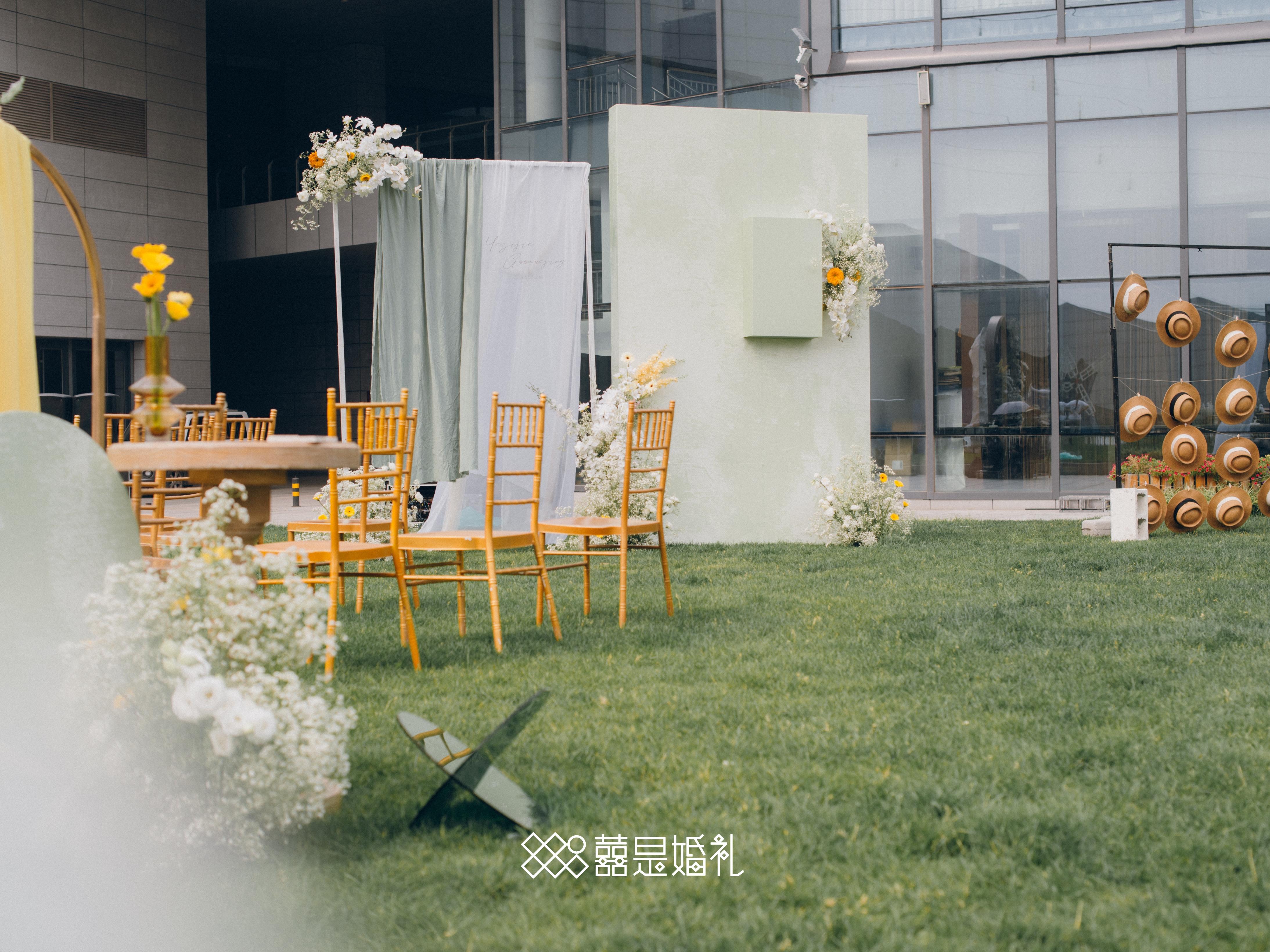 简约清新的白色系户外婚礼