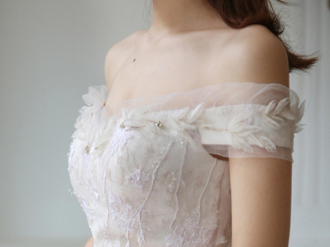 【阿兰婚纱馆】一字肩法式轻婚纱礼服含跟妆师