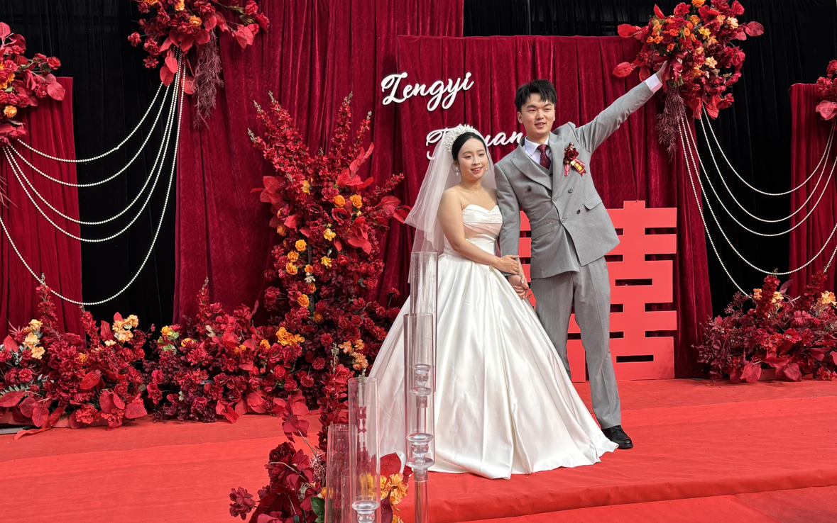 農(nóng)家小院紅色主題婚禮布置