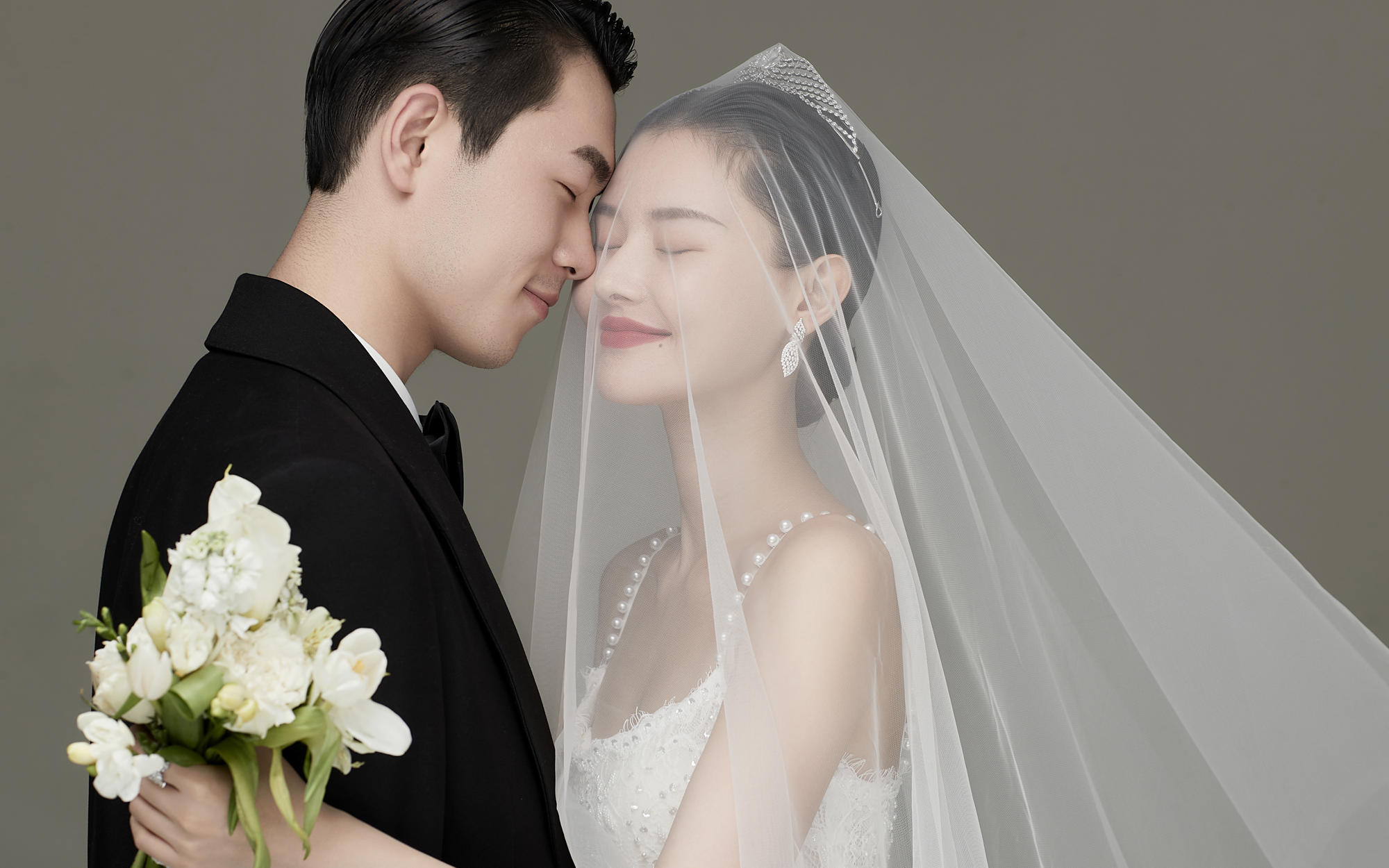【施华洛摄影】内景单色婚纱照自带高级感