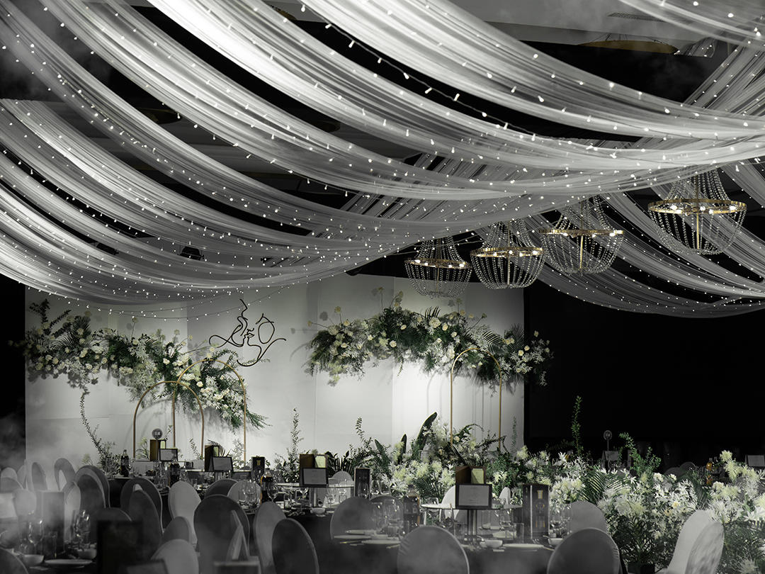 「昆明欣宴春厅」白绿色韩式森系吊顶浪漫婚礼