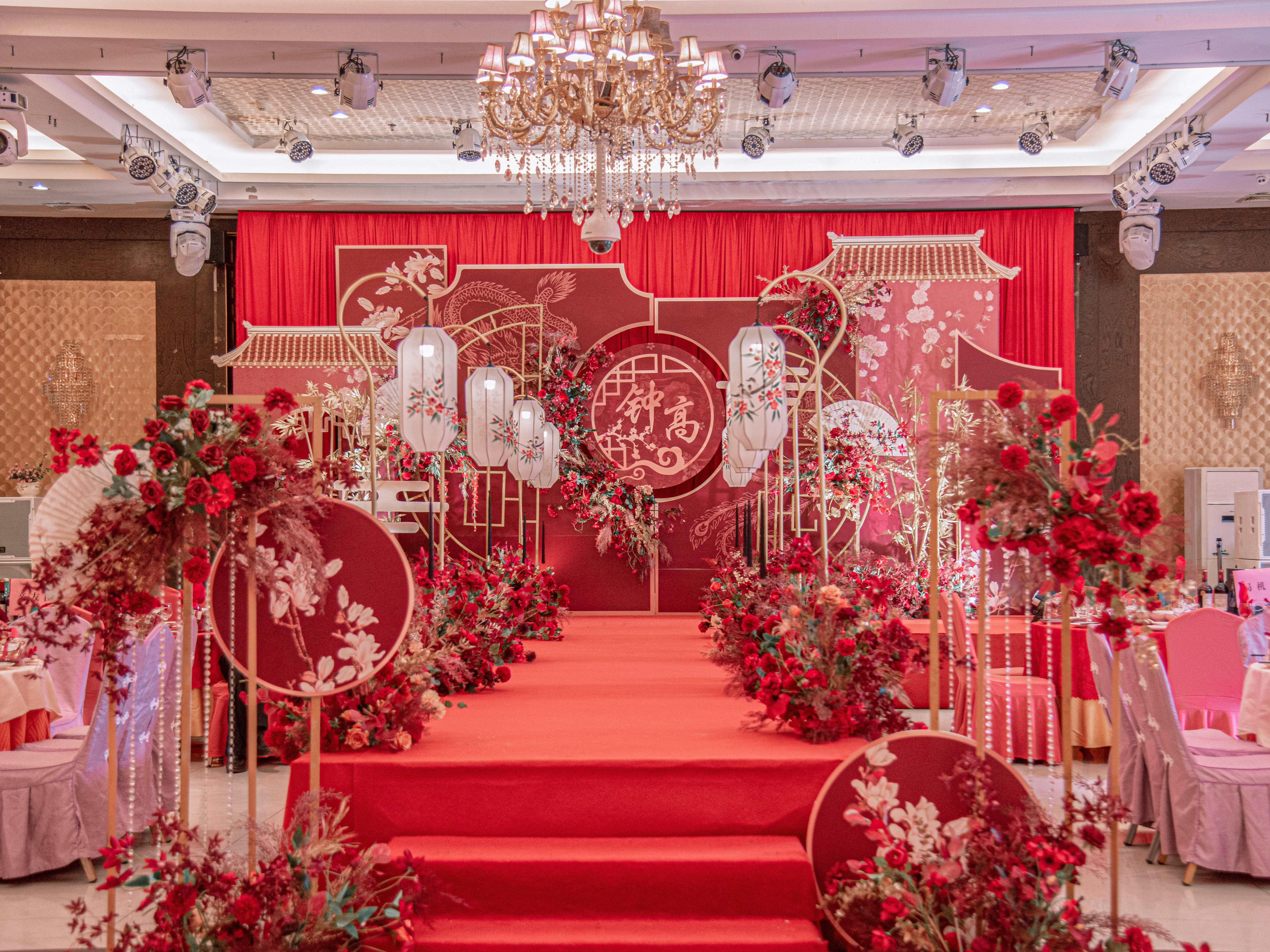 红色古风中式婚礼布置含摄影录像化妆