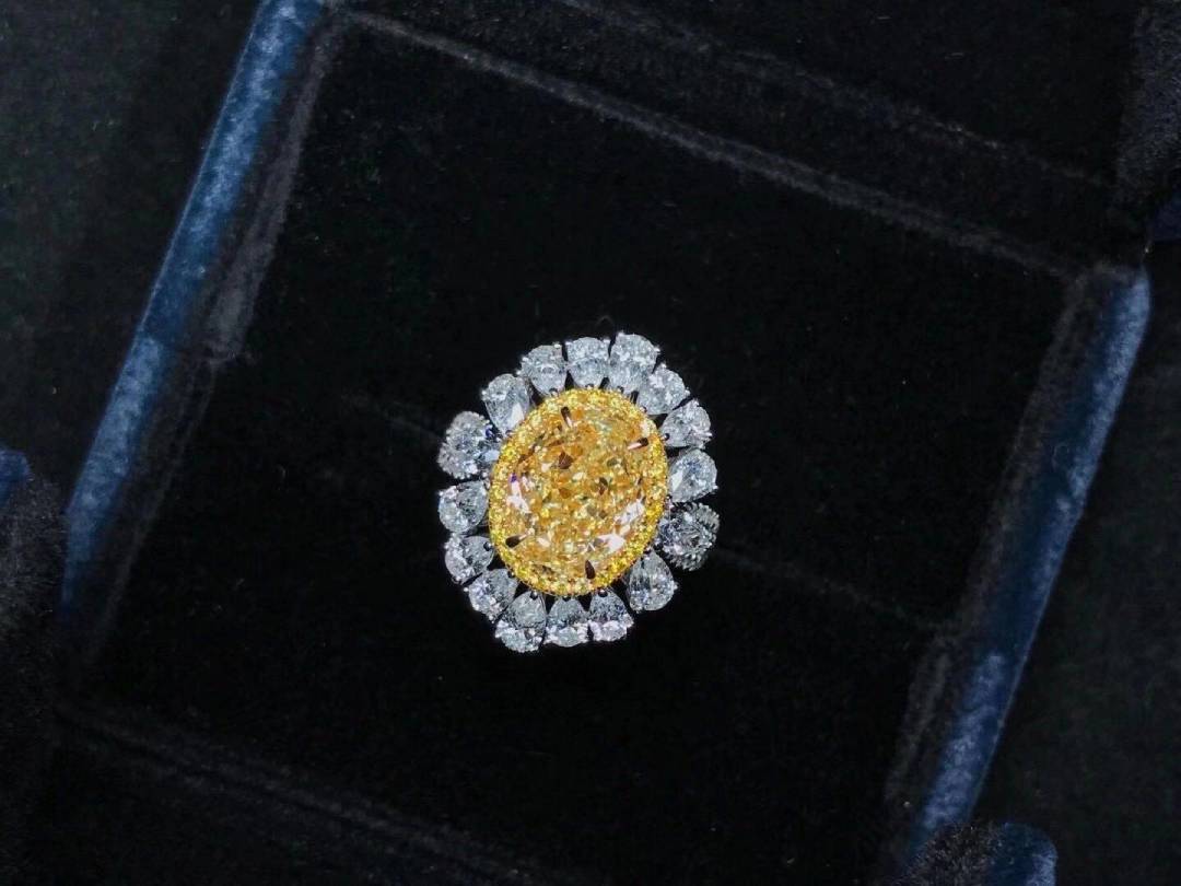 三克拉彩色钻石 预约可看