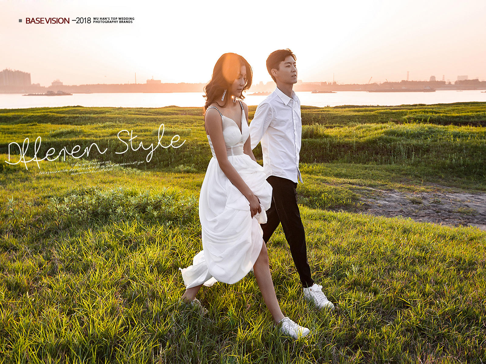 草坪婚纱摄影_草坪上婚纱摄影图片(3)