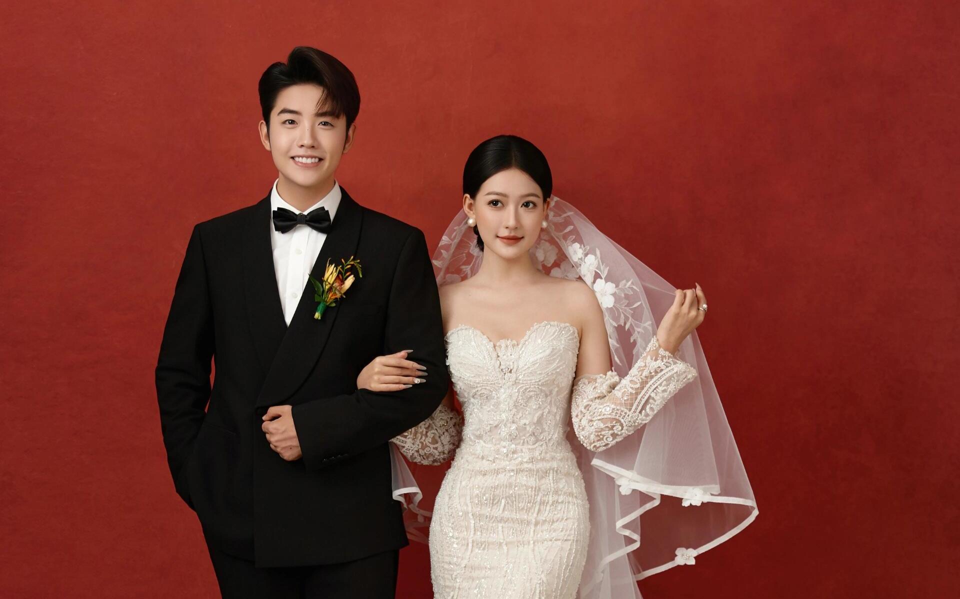 紅色復(fù)古婚紗照