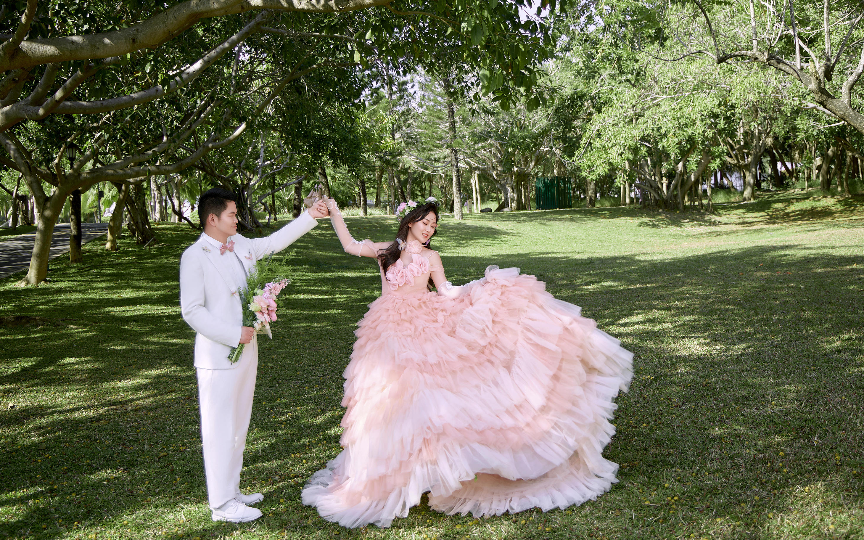 在迷雾森林里，我们拍到了精灵婚礼现场
