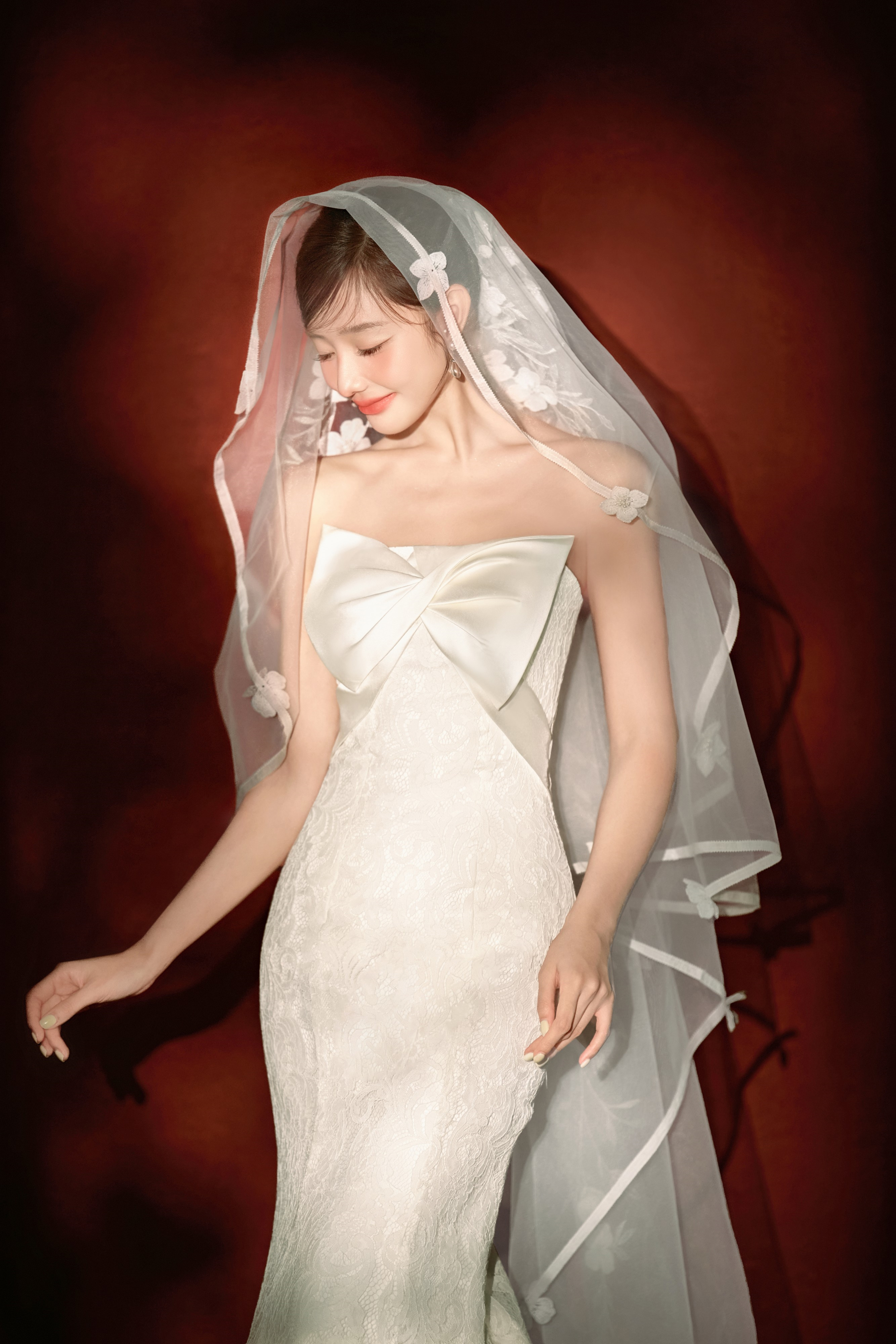 经典永不过时·这抹复古红与光影的高级对话🔴