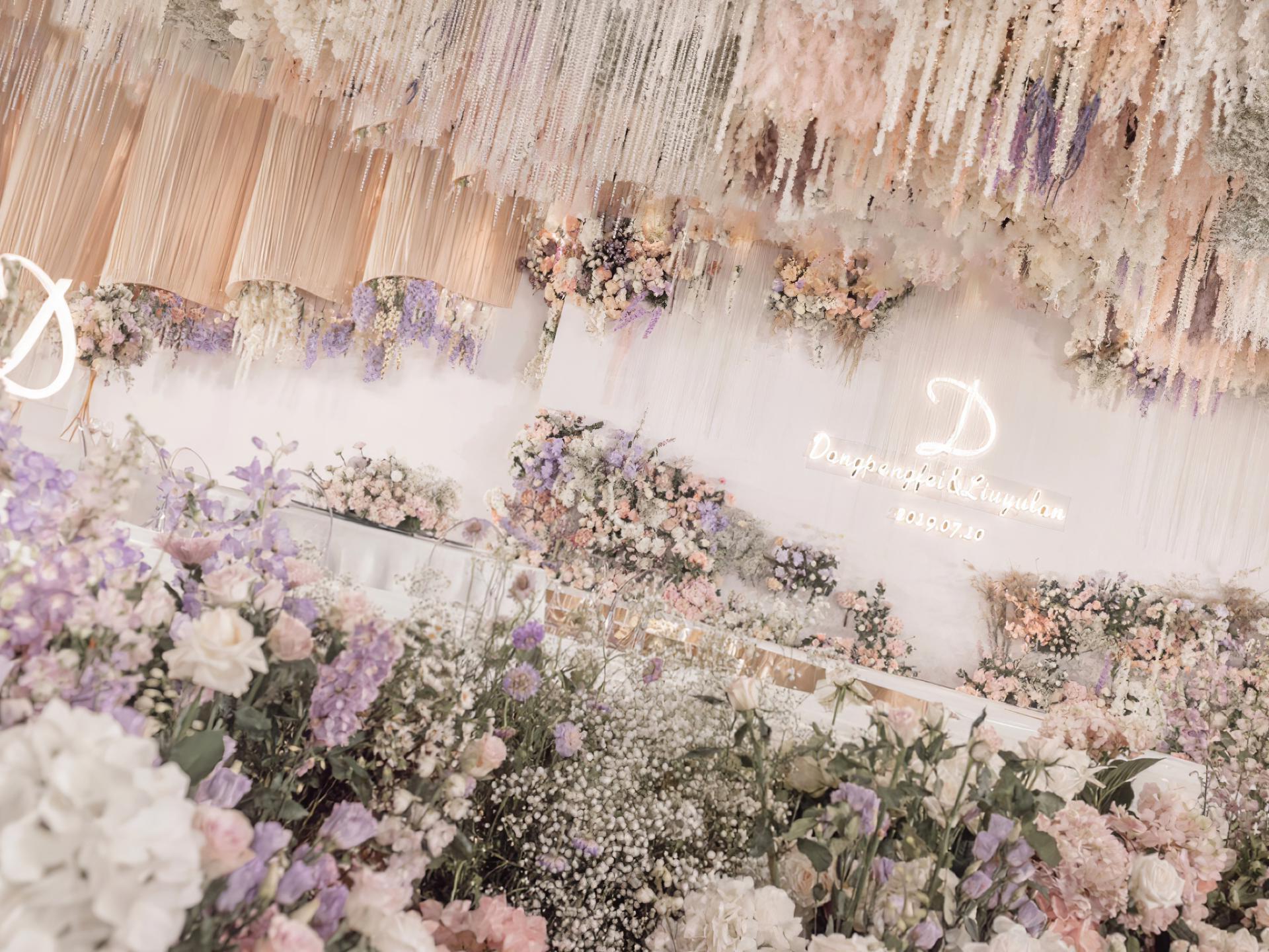 高端顶部装饰造型粉紫色系主题订制婚礼