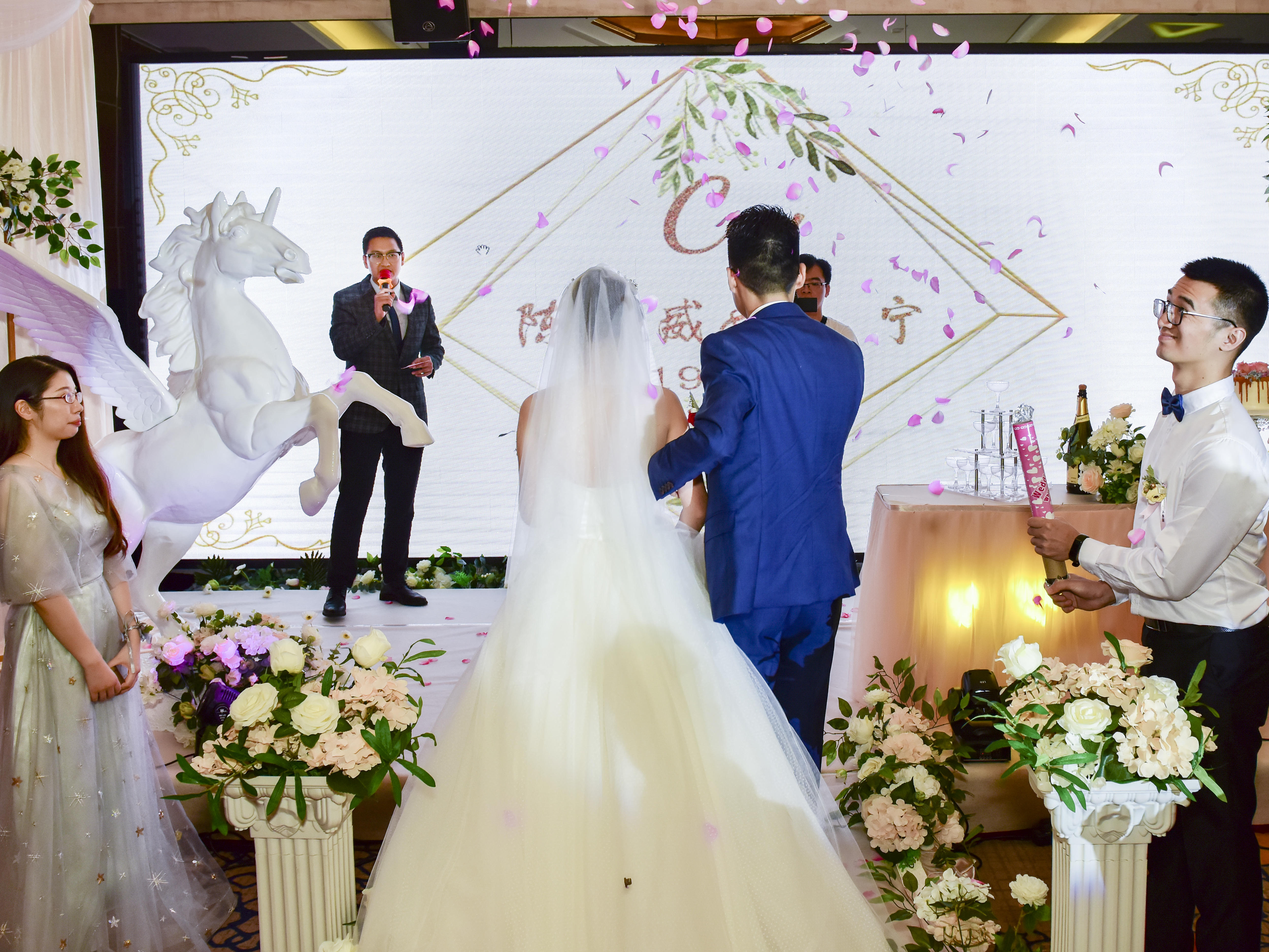 温馨浪漫唯美香槟色主题婚礼