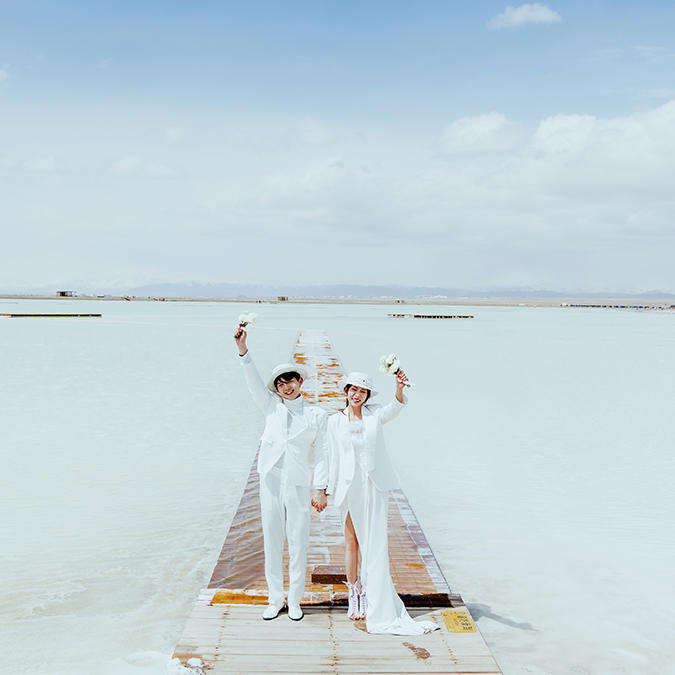 青海湖茶卡盐湖哈里哈图旅拍婚纱照底片全送赠送接机