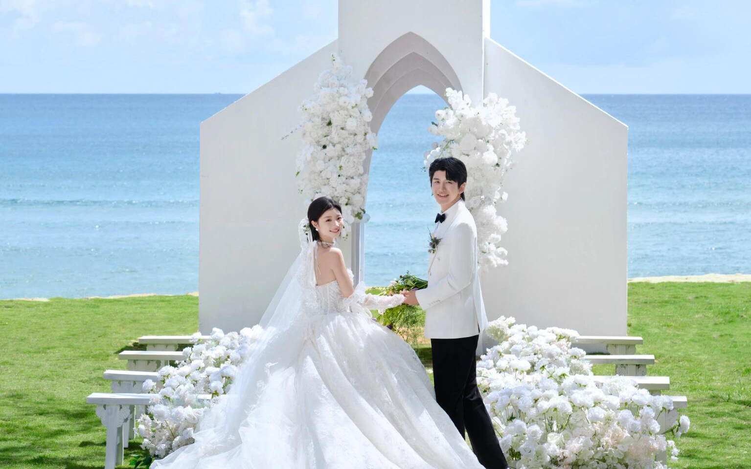 教堂见证，仪式感满满的婚纱照