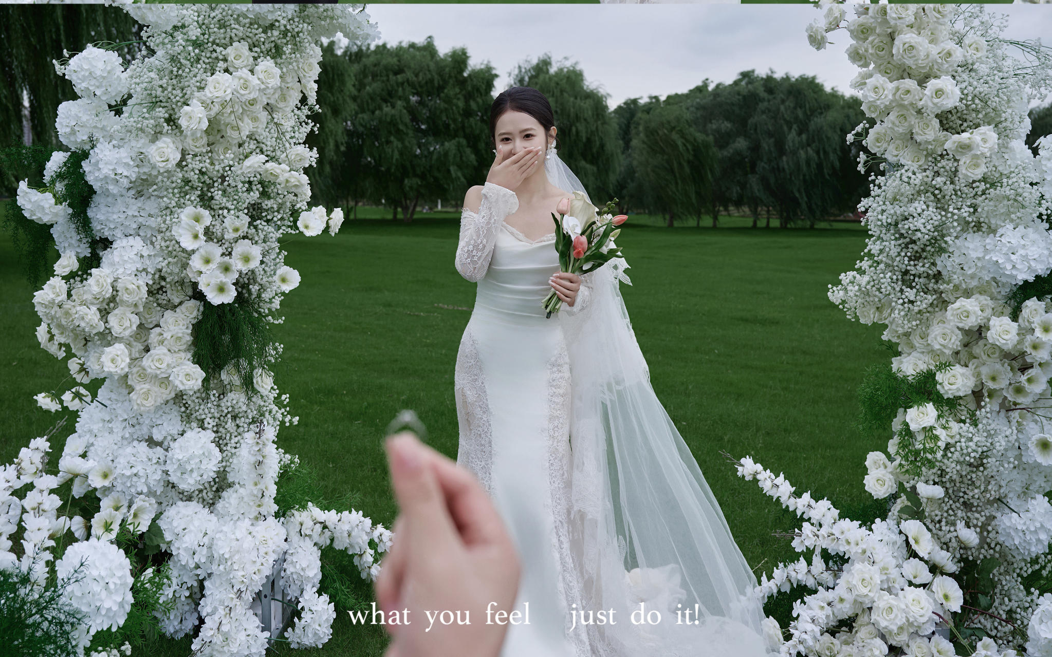 客片分享！电影感草坪目的地婚礼婚纱照美翻啦