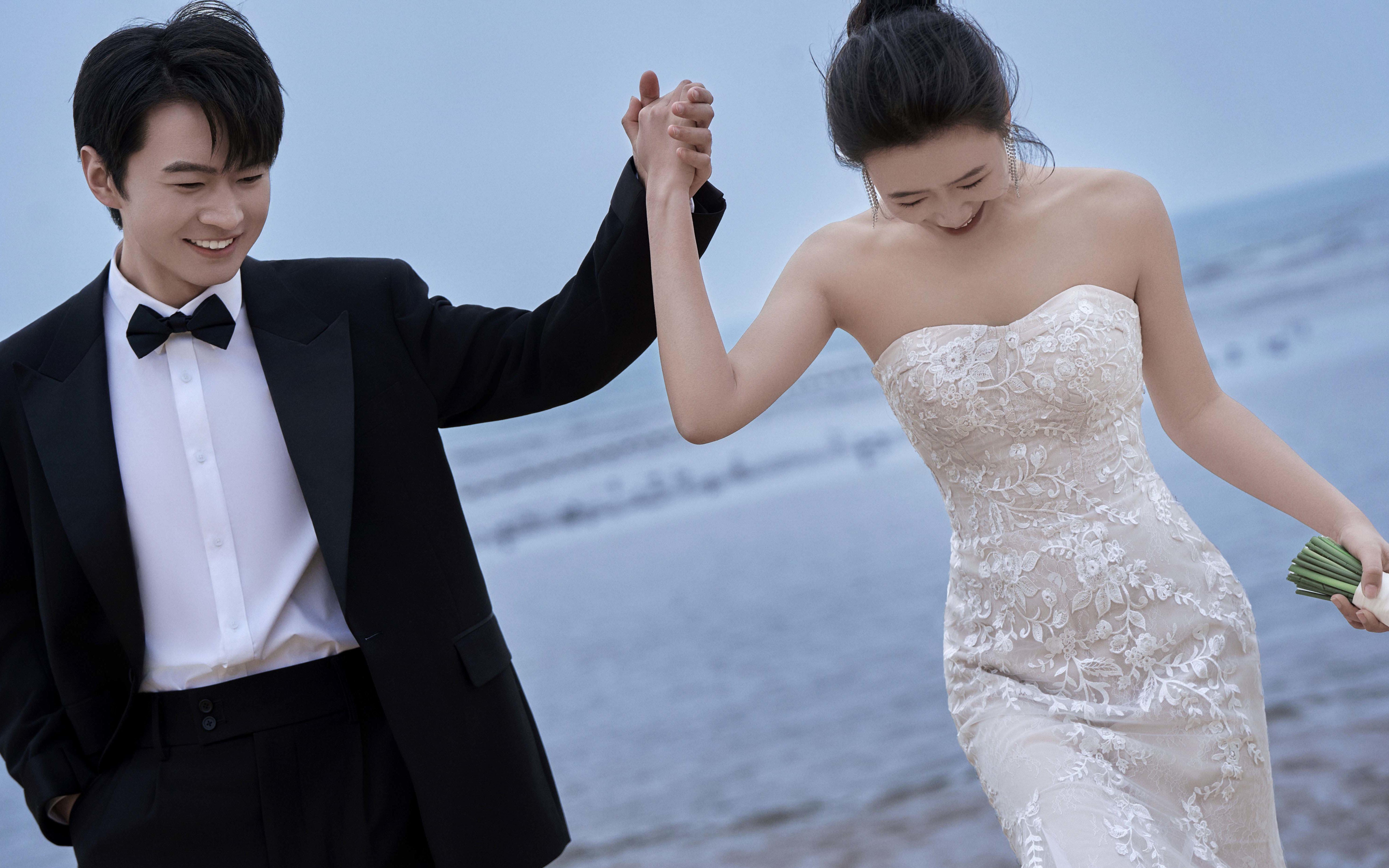 氛圍感之神  白紗魚尾礁石婚紗照美到窒息